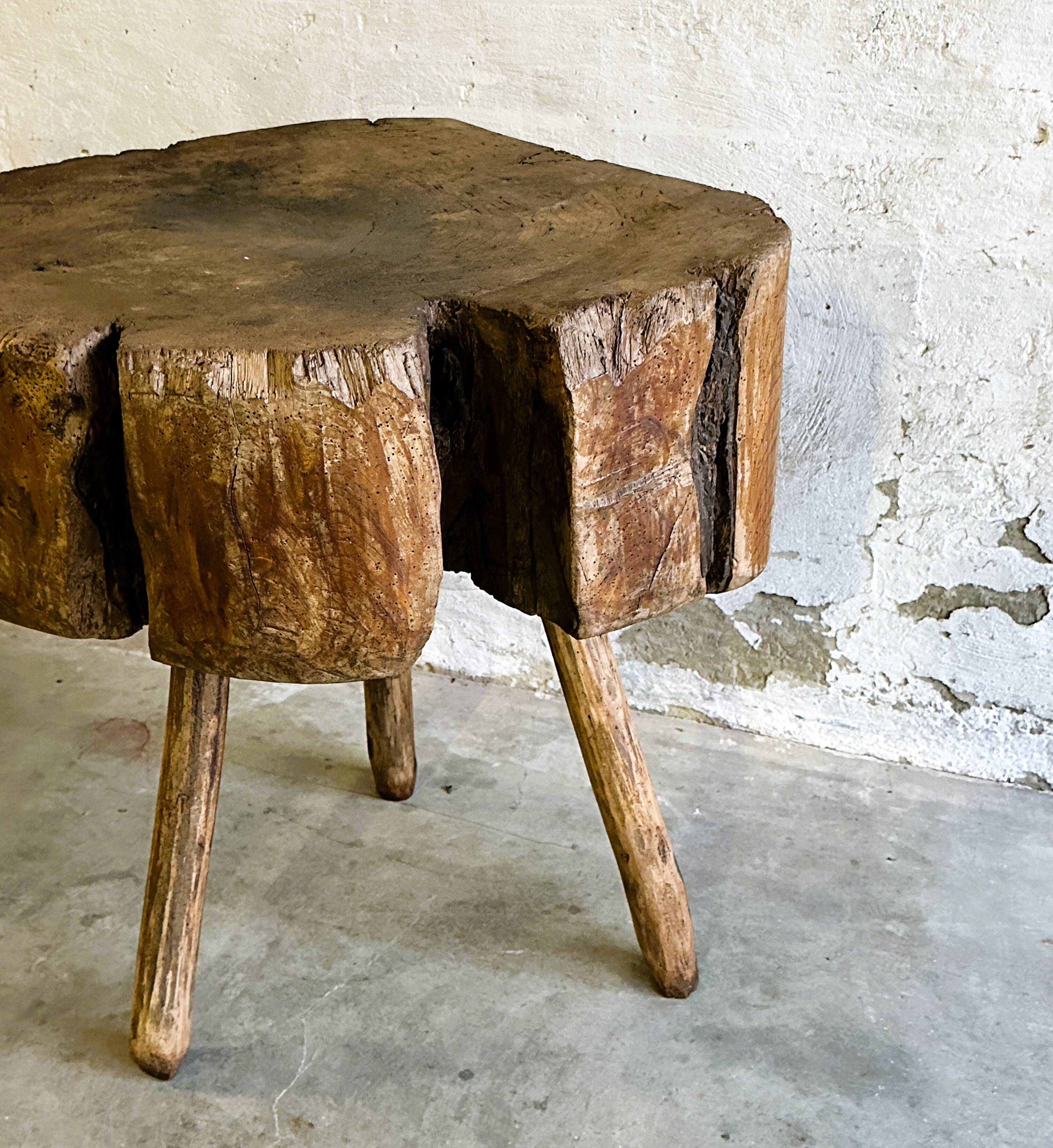 Table d'appoint Art populaire en orme, France XIXe siècle