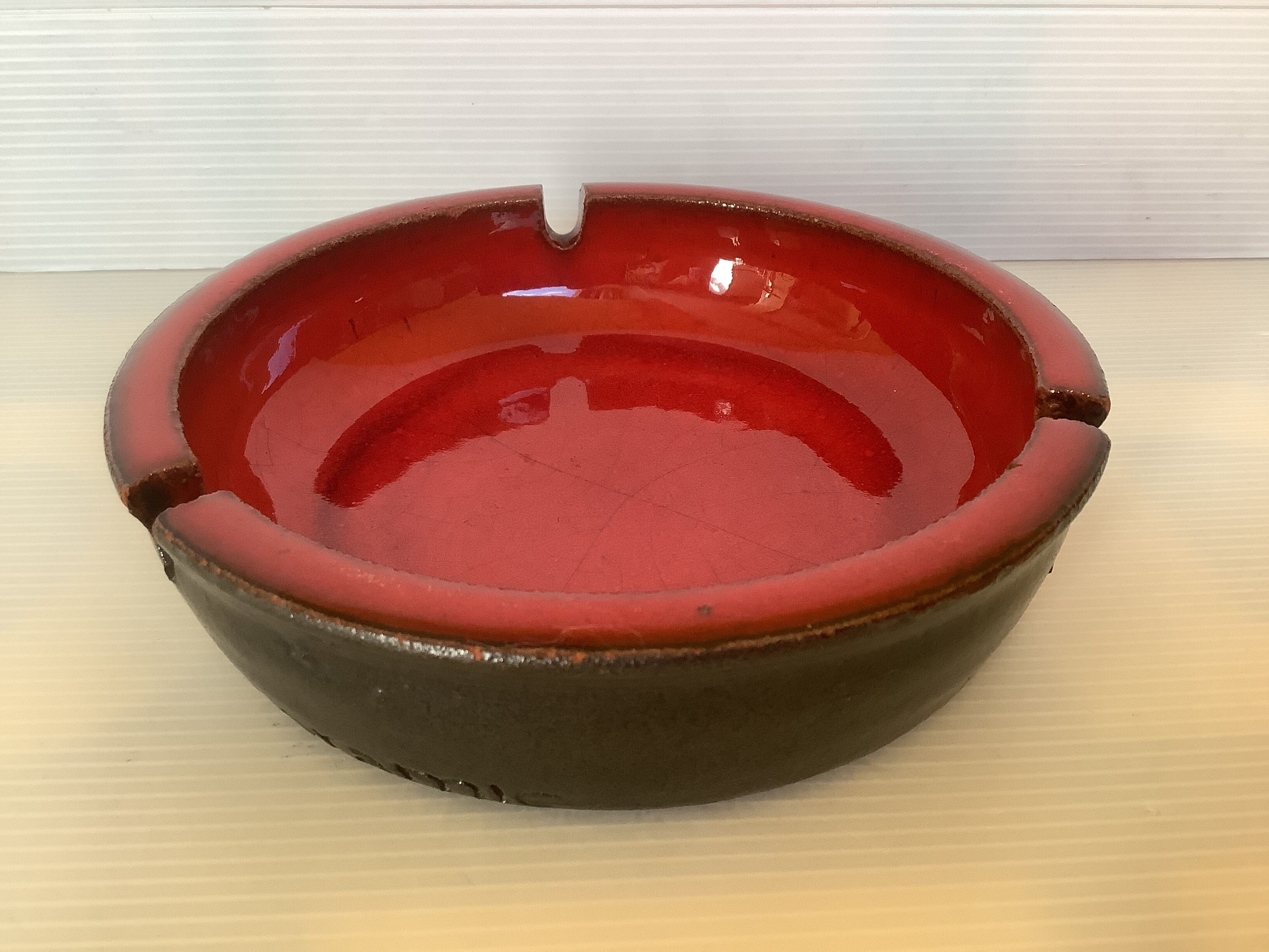 Koramic red and black ceramic empty pocket ashtray
