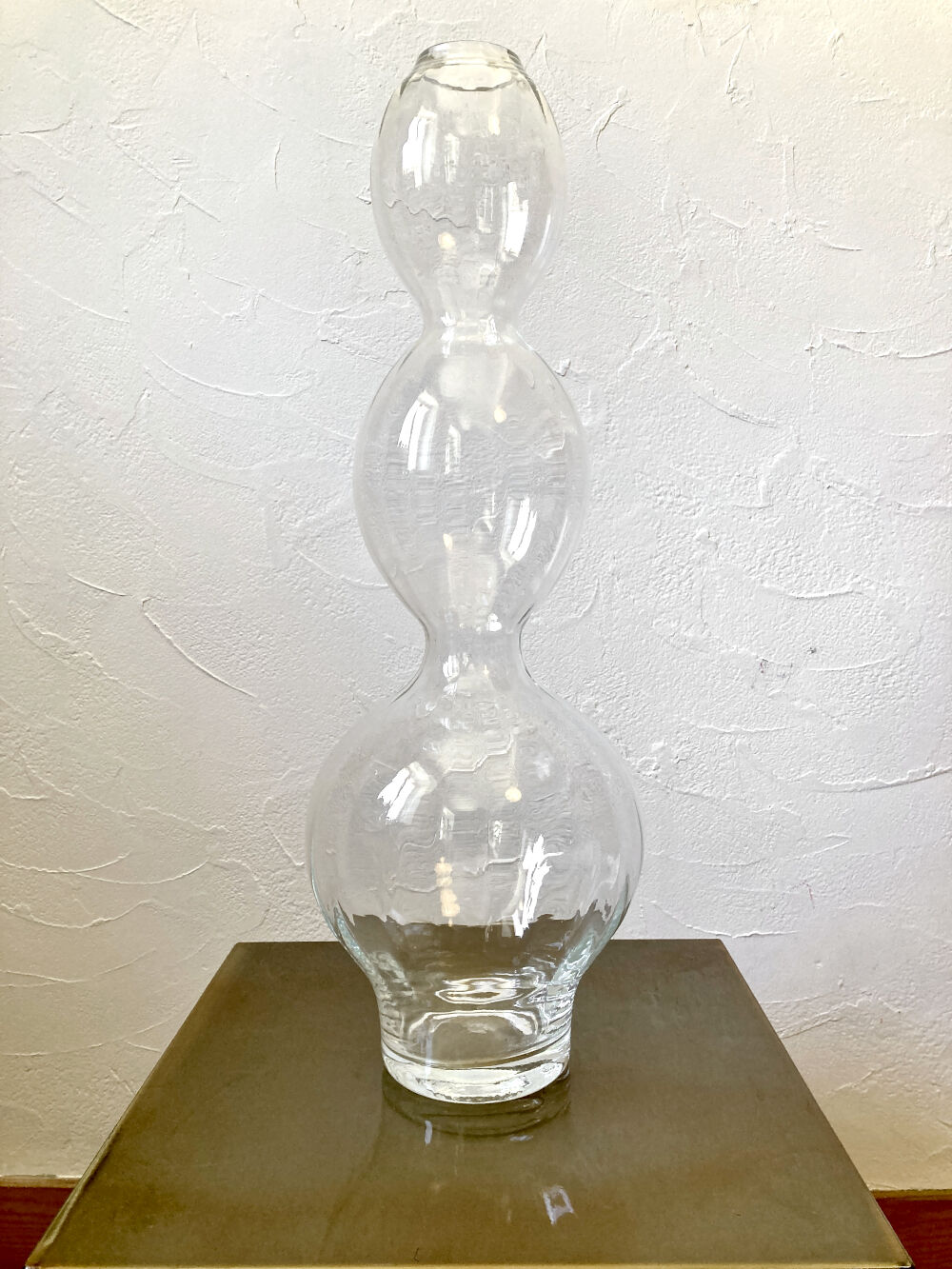 Large vase with 3 wavy glass balls