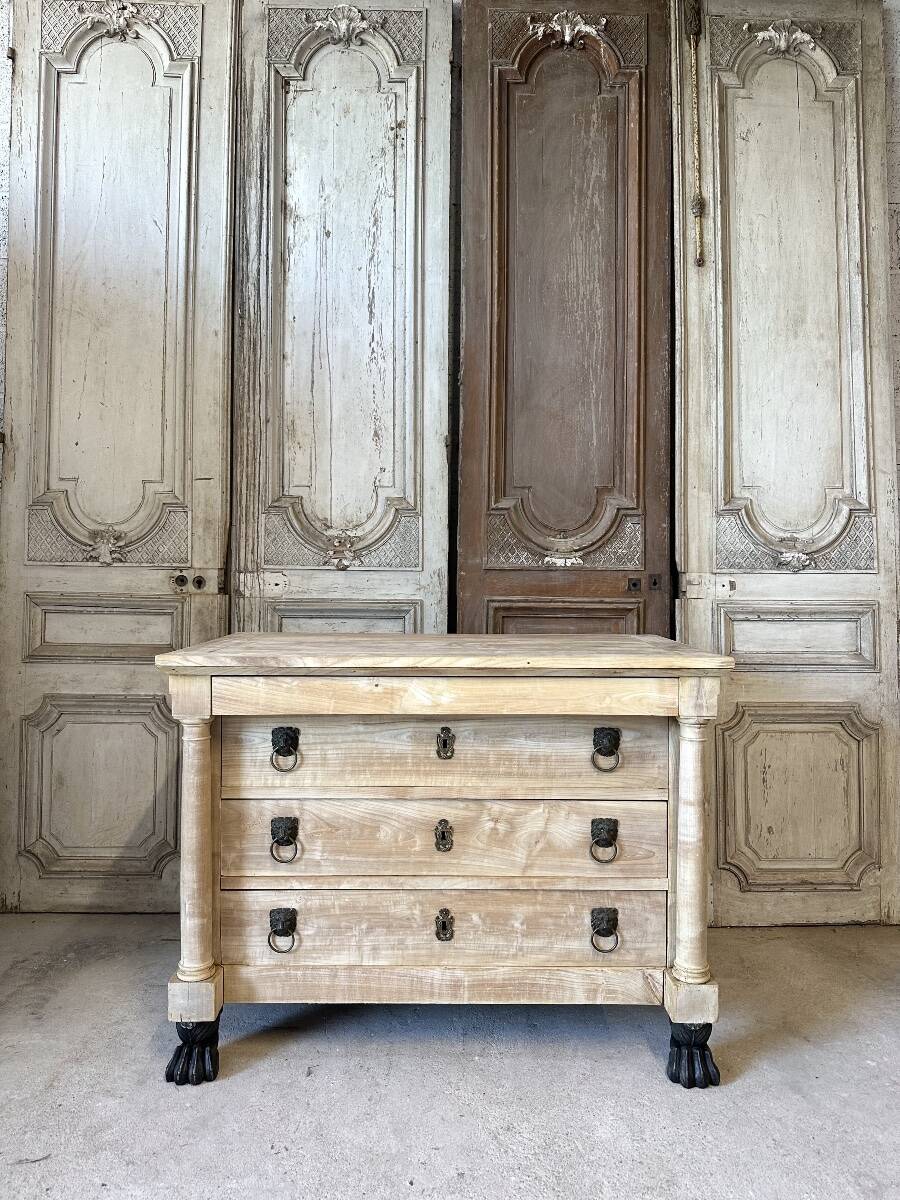 Commode returned from Egypt, bleached around 1800.