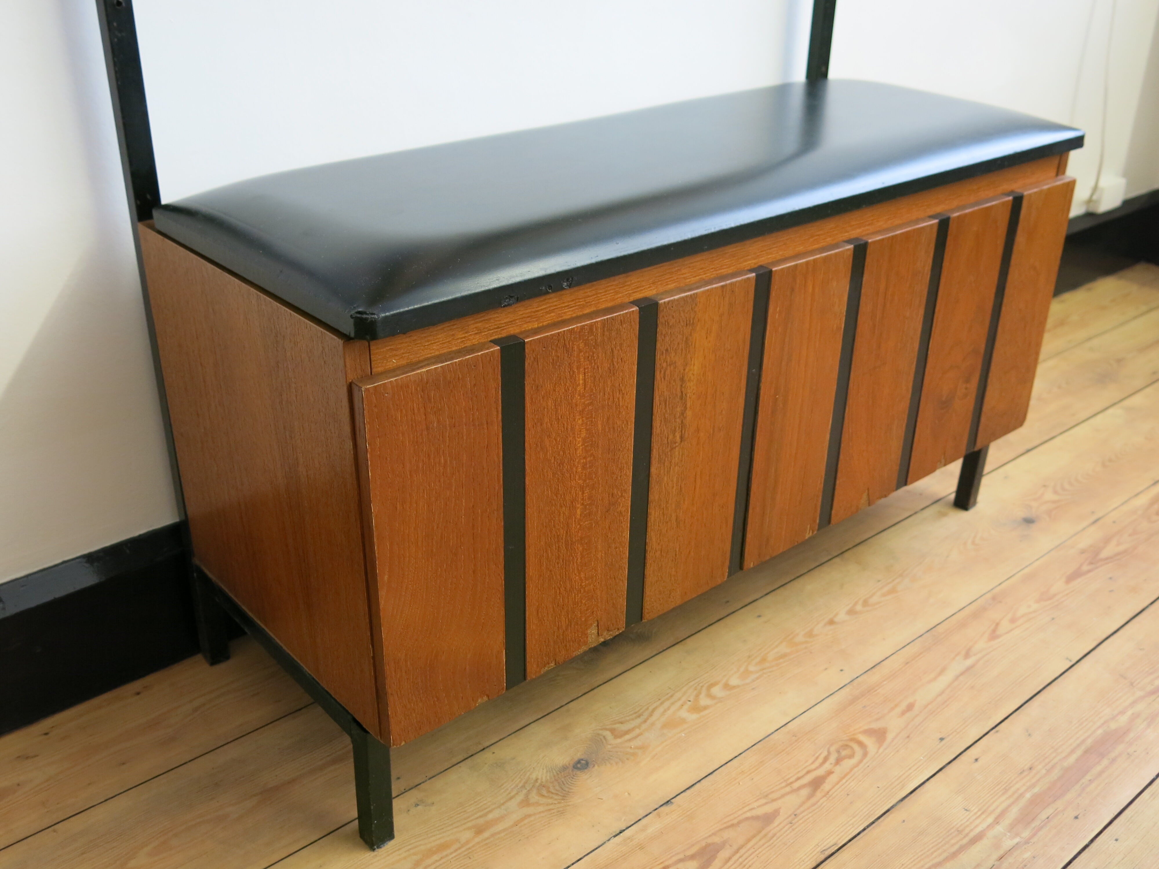 Meuble vestiaire mid-century