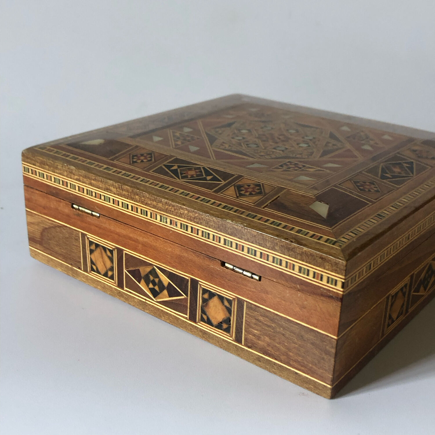 Jewelry box in wood and mother-of-pearl