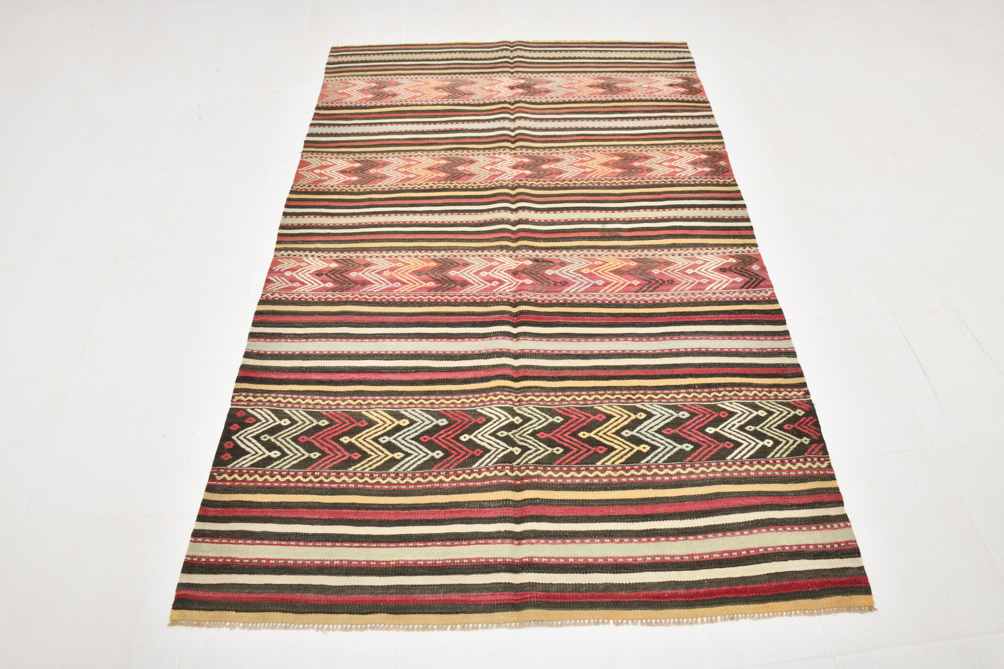 4x7 Kilim Vintage Rug, 138x218Cm