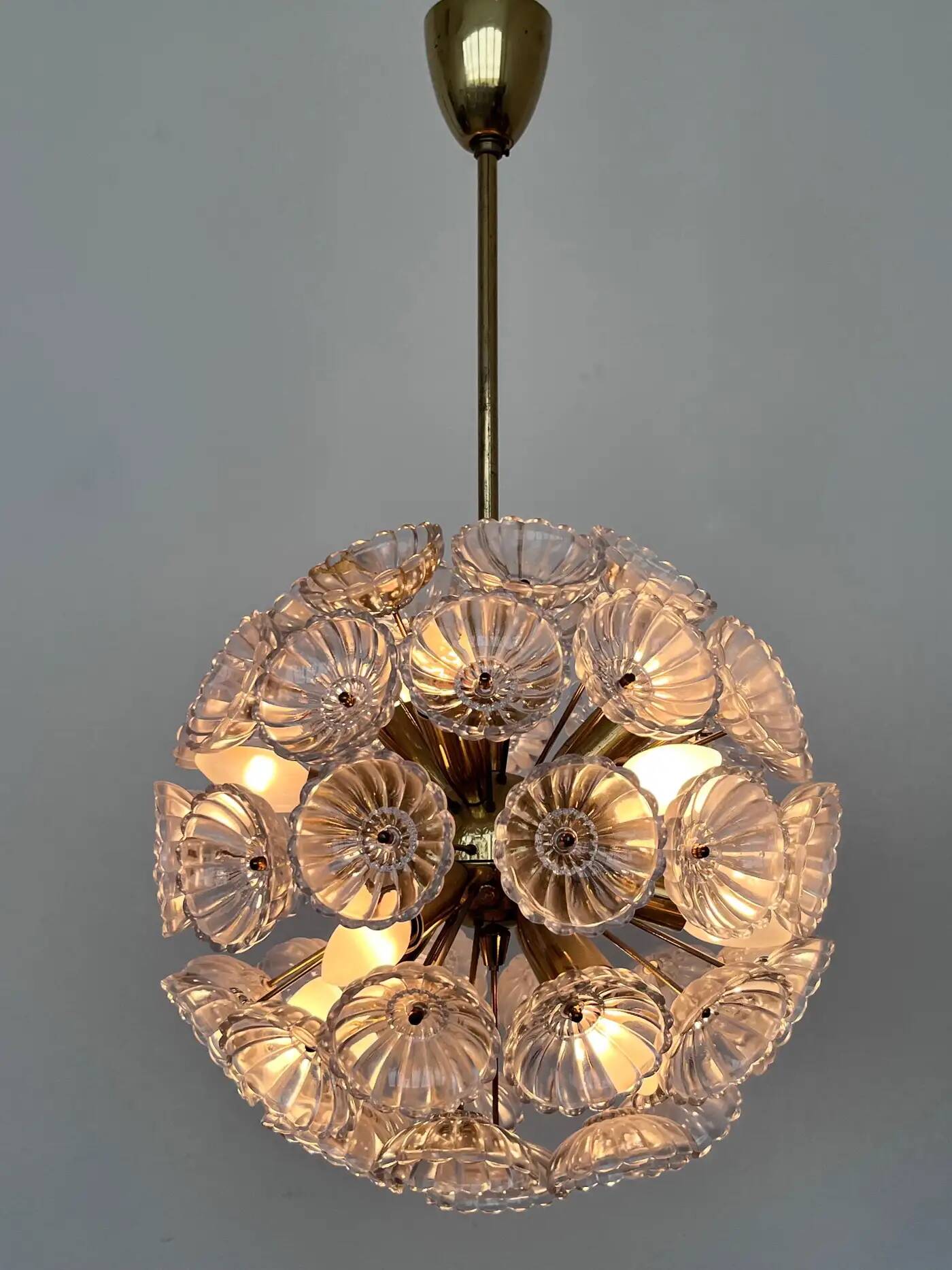 Magnifique réplique de Spoutnik en laiton et verre, inspirée de l'ère spatiale, signée Dandelion, années 1960 / Allemagne