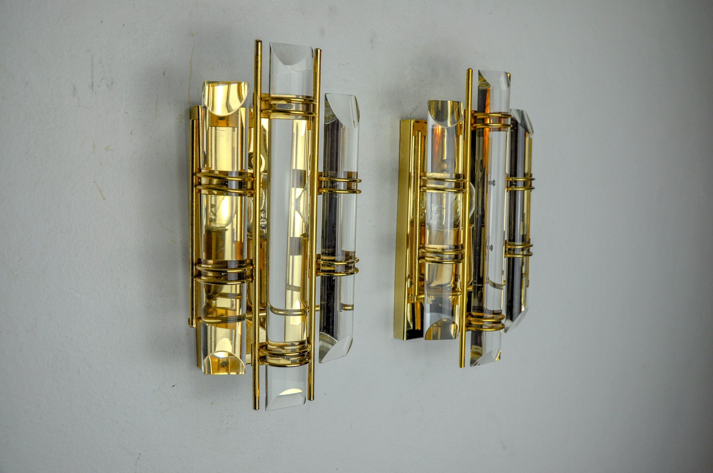 Pair of Venini wall lamps, half-moon glass, murano, Italy 1970