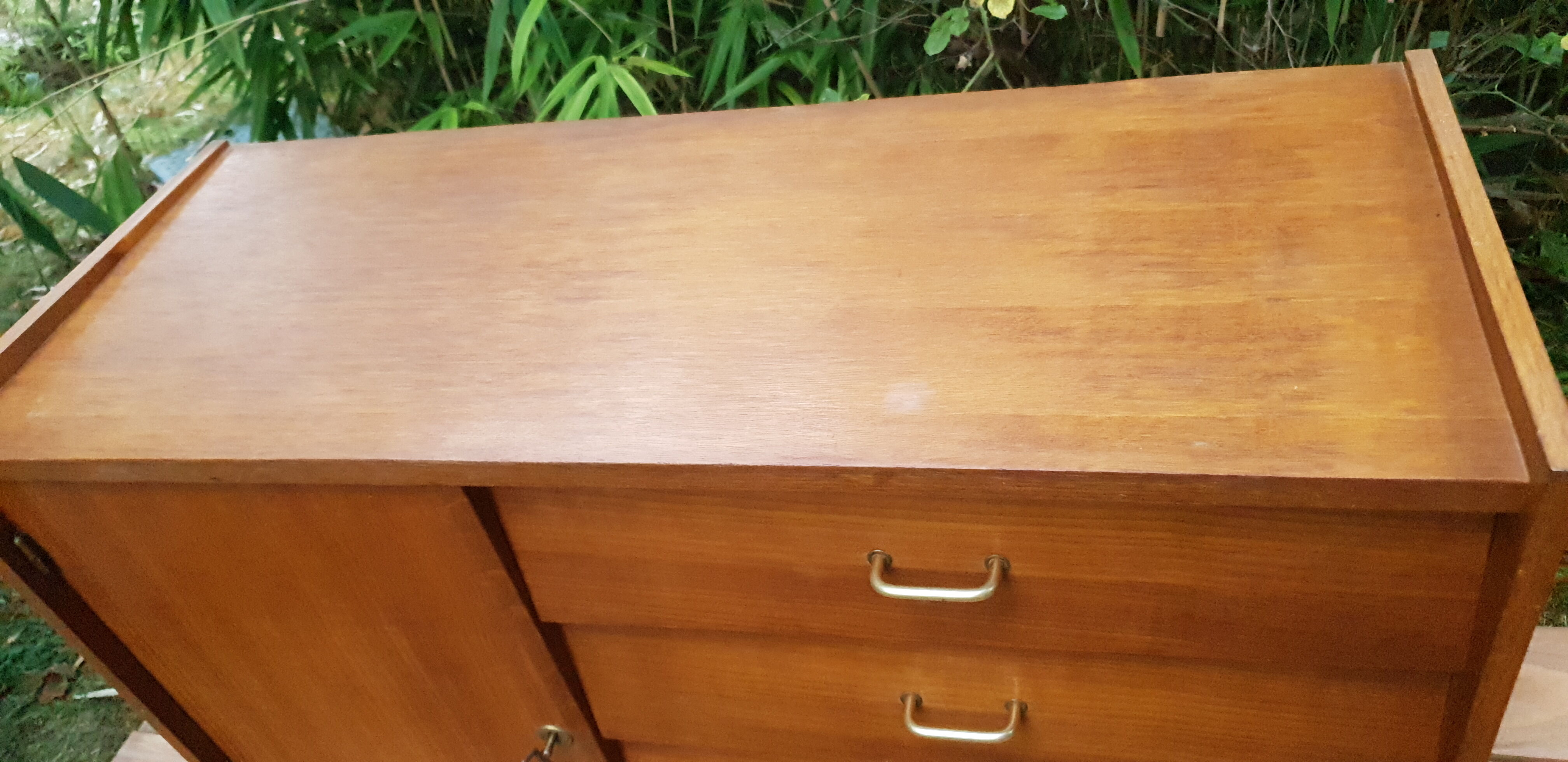 Chest of drawers four drawers a door