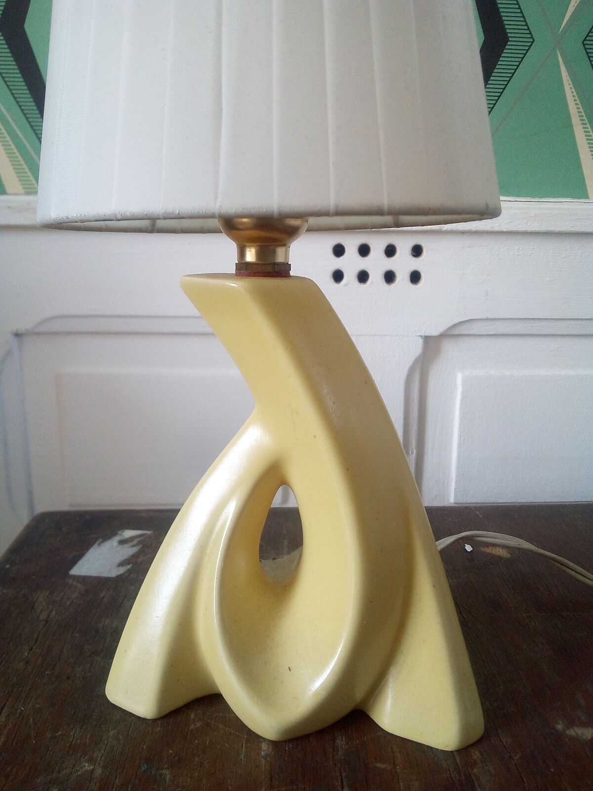Table lamp in yellow ceramic