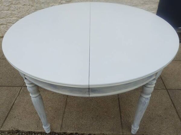 Table ronde merisier extensible à 210 cm sans ses rallonges Totalement relookée