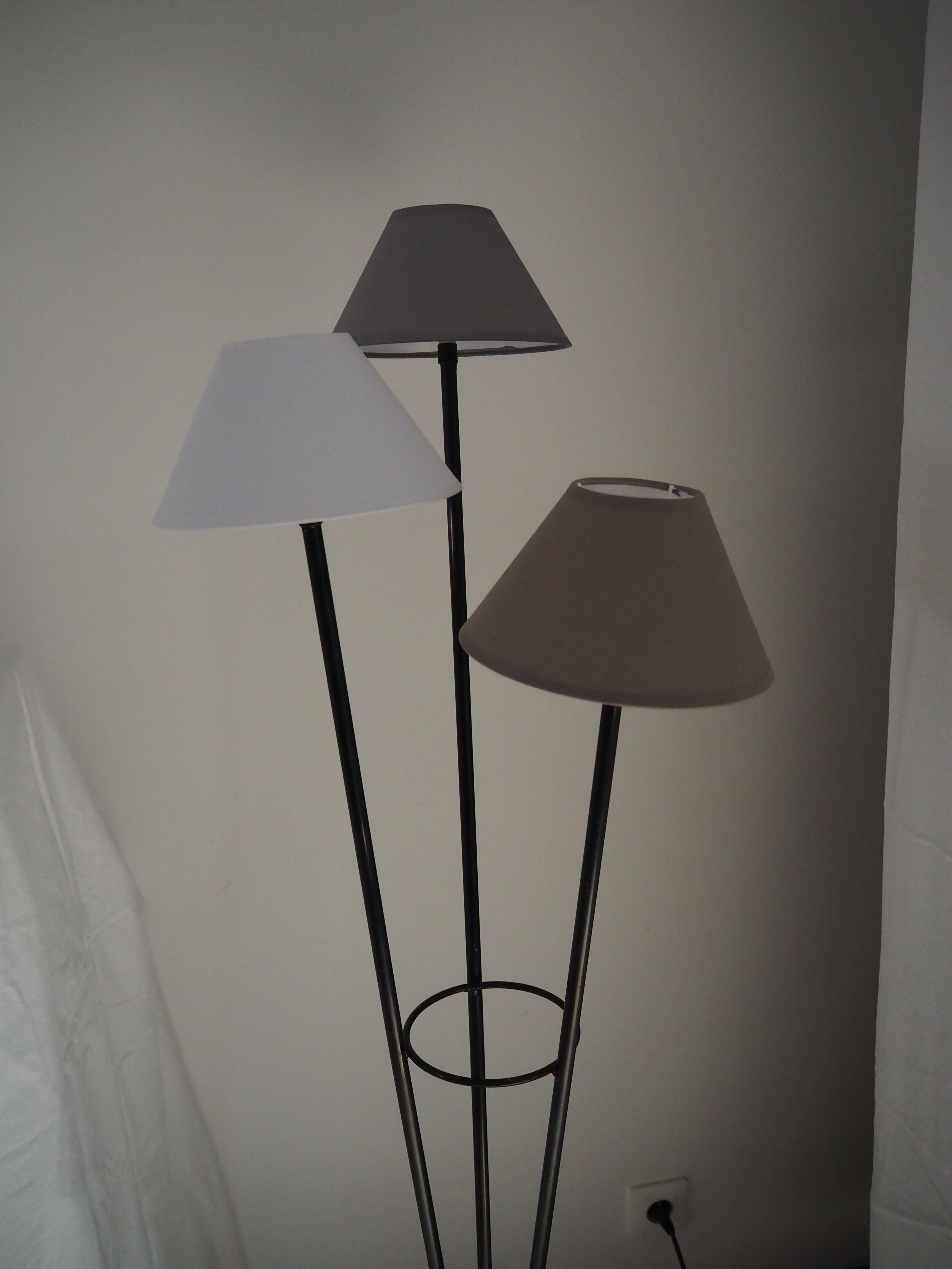 Metal tripod lamp of the 1950s