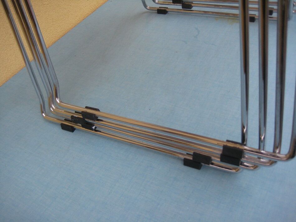 Lot of 4 metal chairs