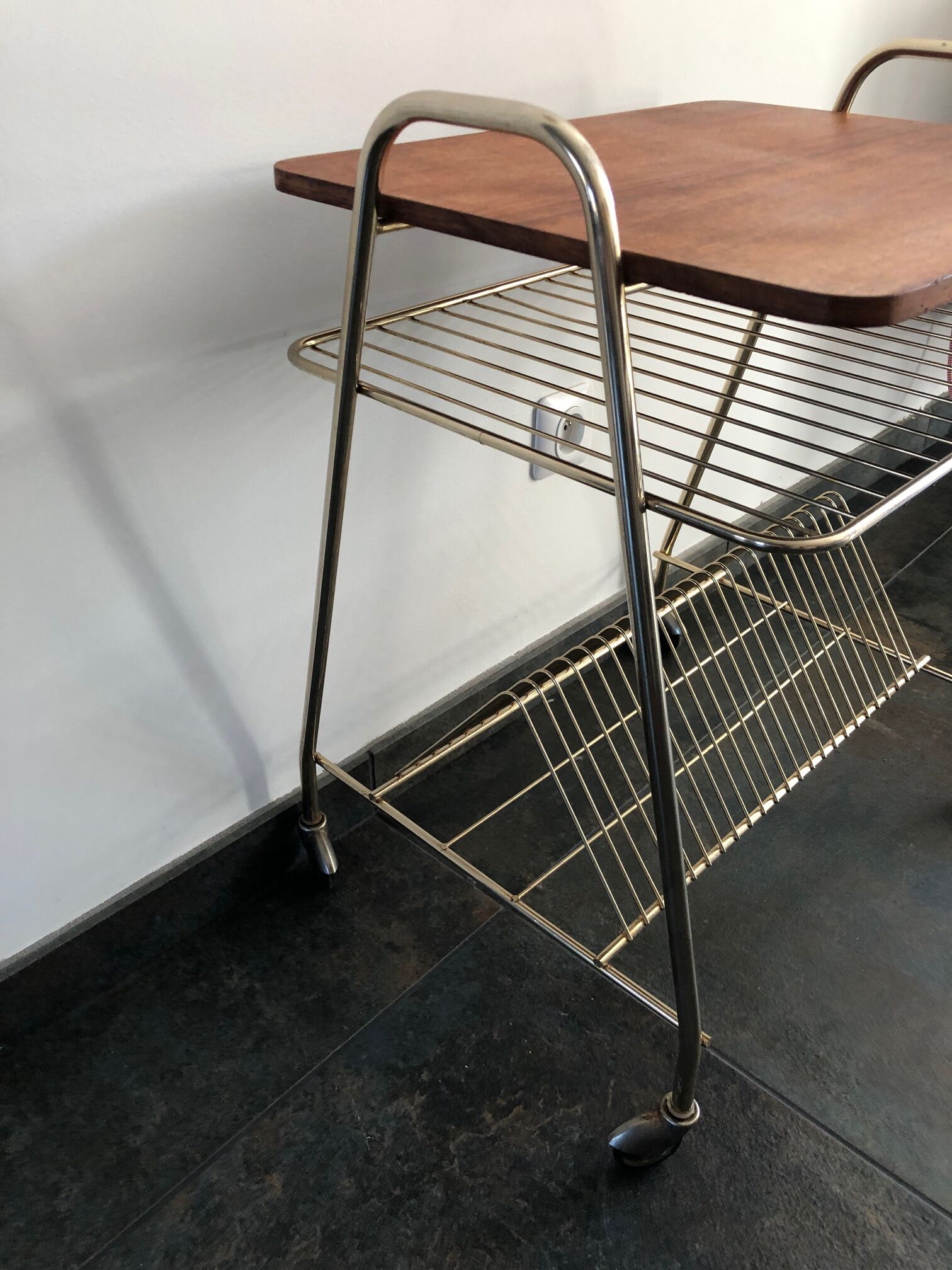 Roller tray for vinyl