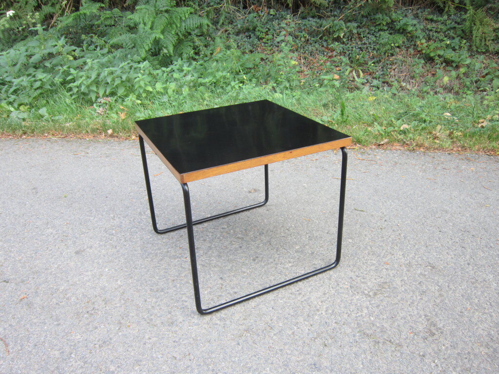 Table volante de Pierre Guariche pour Steiner