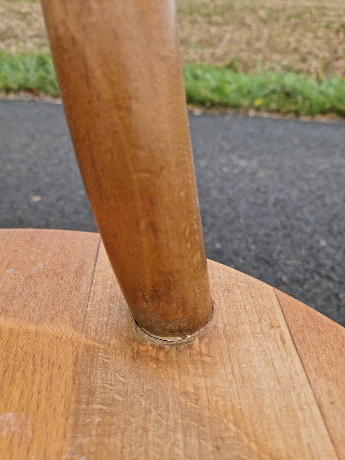 Set of 4 solid organic chairs
