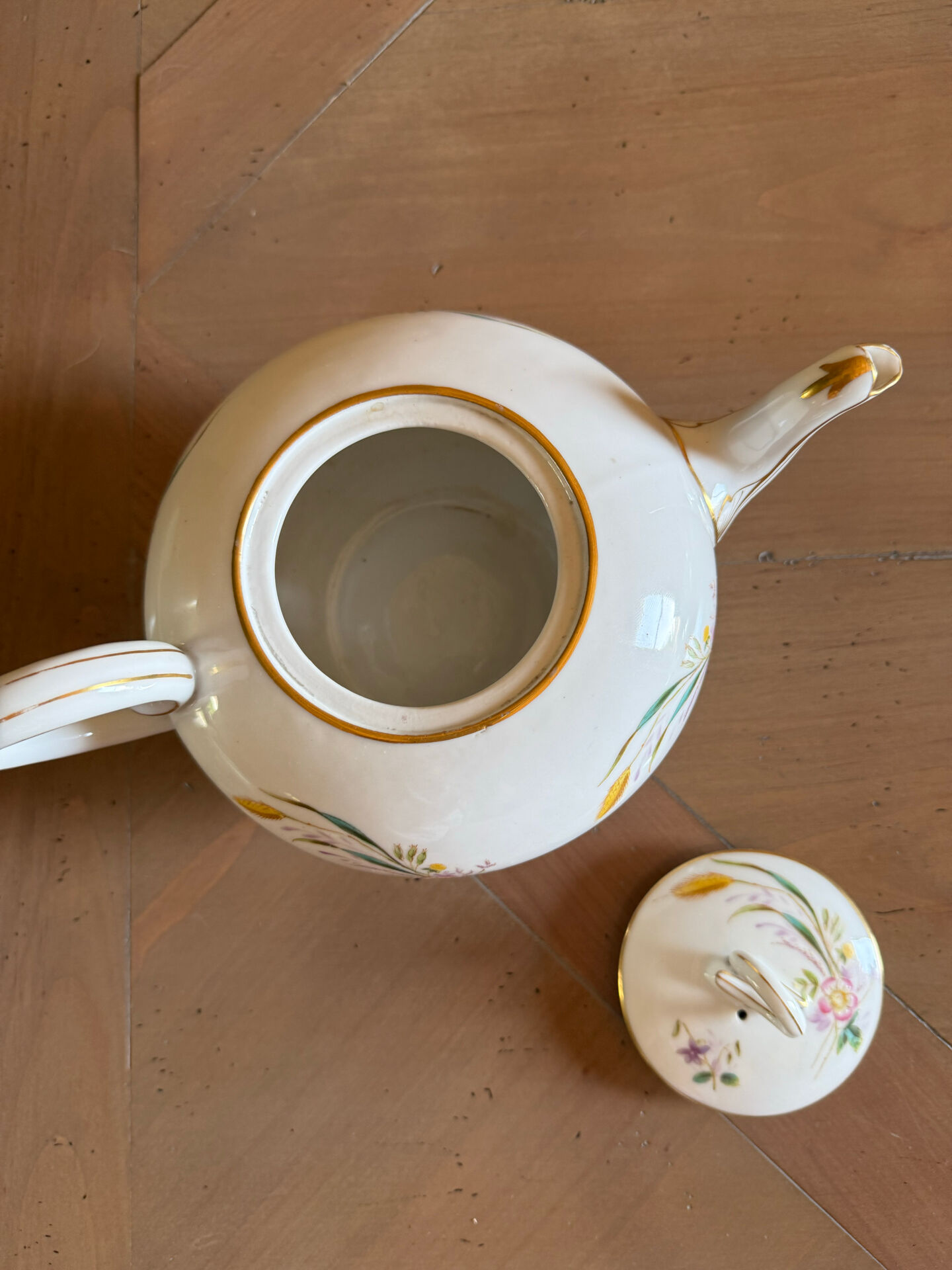 Théière très élégante et ses 8 tasses