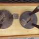 Paire de tabourets de ferme traite rustiques campagnards