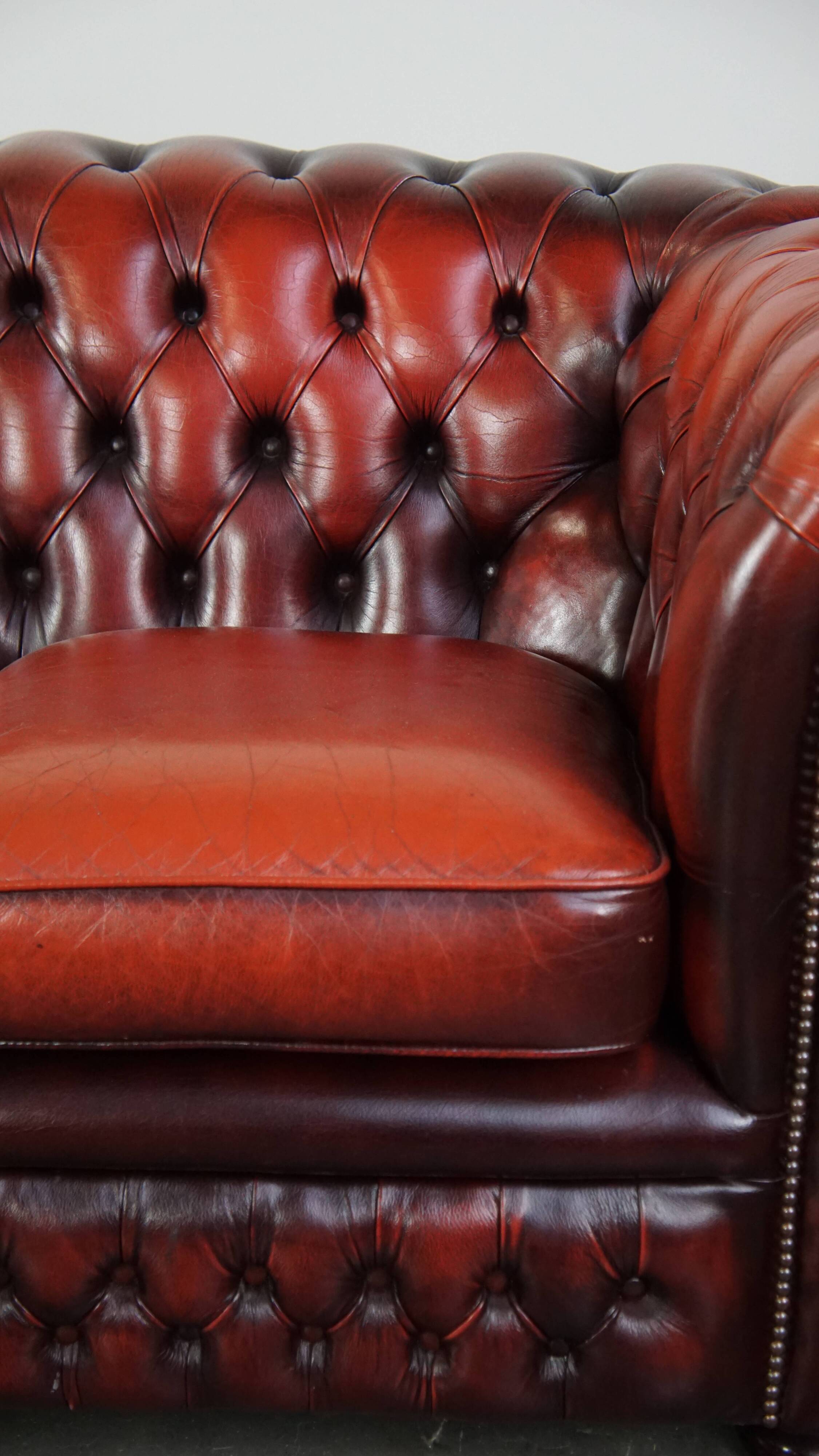 Spacious red English 2.5-seater cowhide leather chesterfield sofa