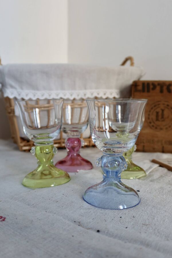 4 verres anciens en cristal – Style Römer
