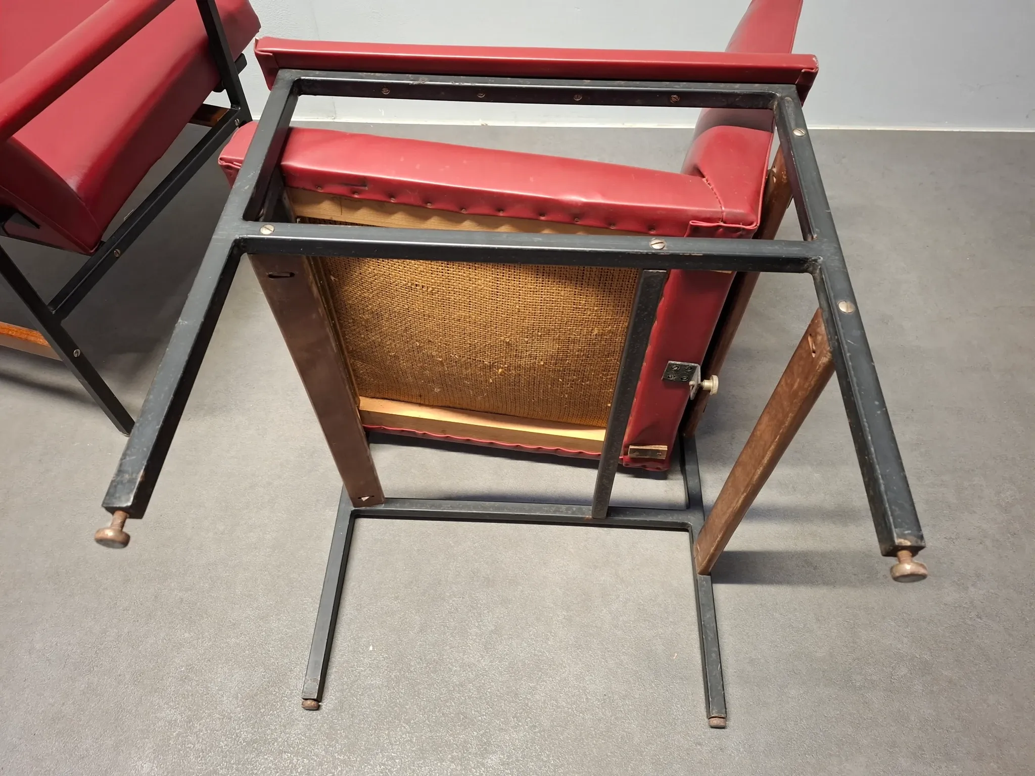 Ensemble de 3 fauteuils rouges de style mid-century moderne, Tchécoslovaquie, années 1970.