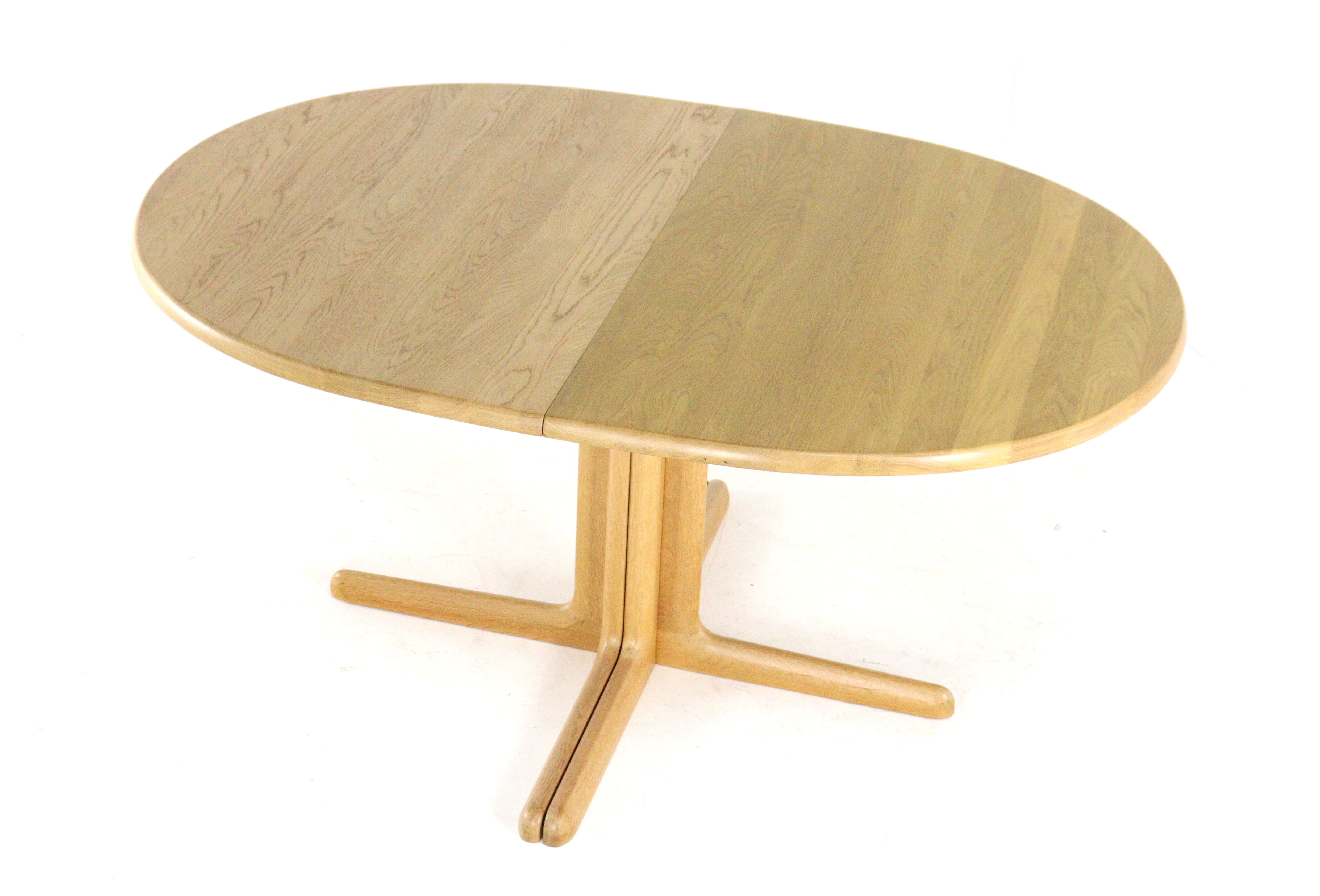 Juul Kristensen for JK Møbler oval oak extendable dining table 'Nakskov'