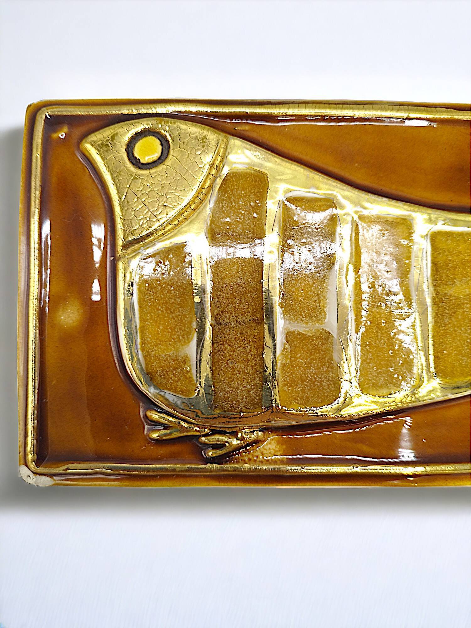 Grand coffret "Paon" en terre estampée, or craquelé et verre