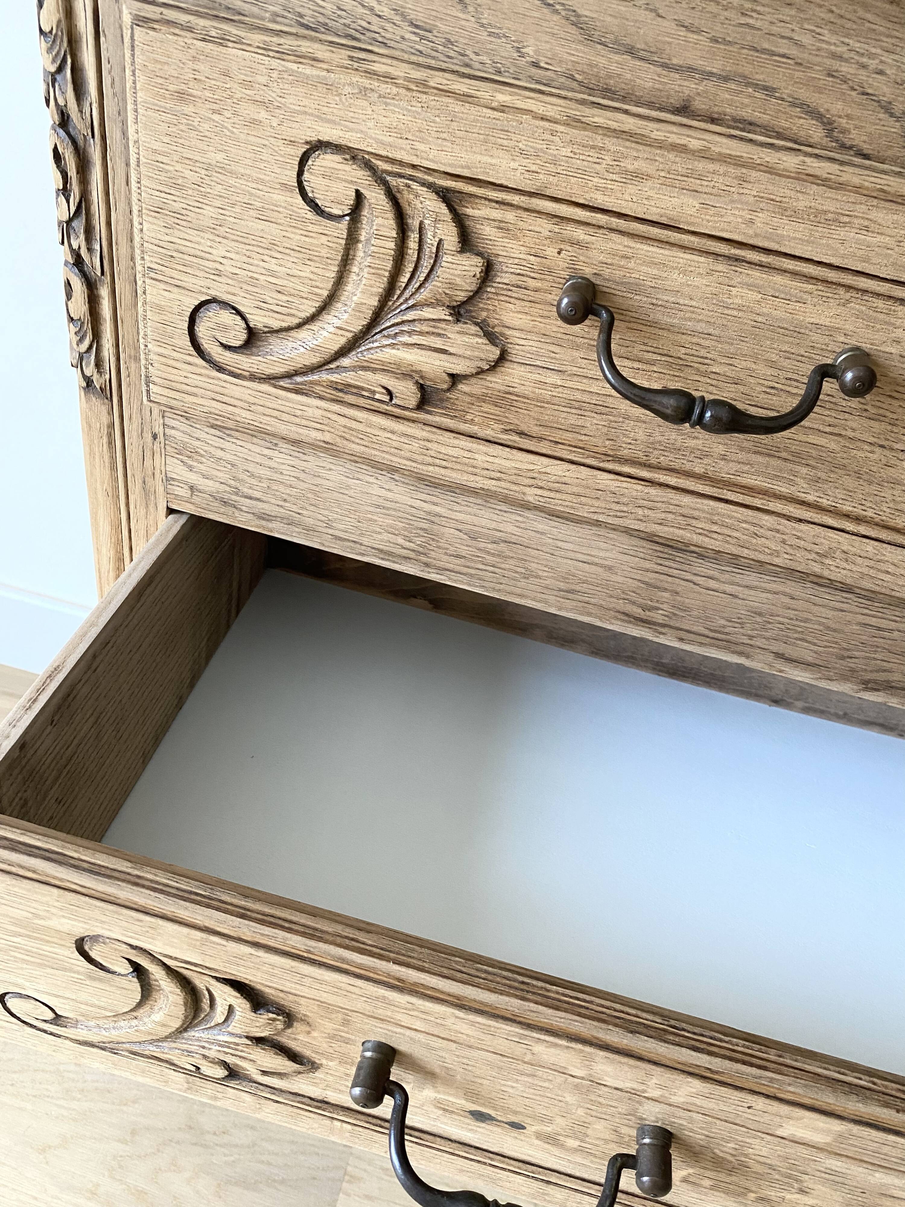 Antique chest of drawers