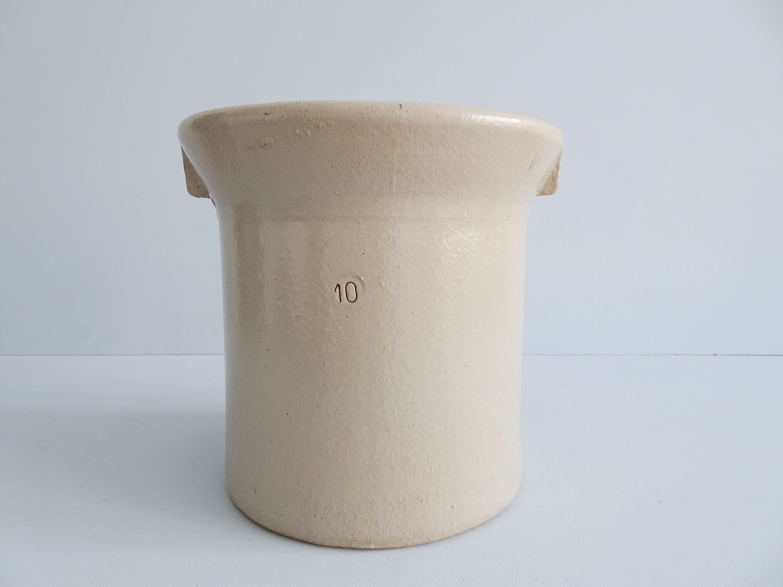 Pot en terre cuite grise des années 1970