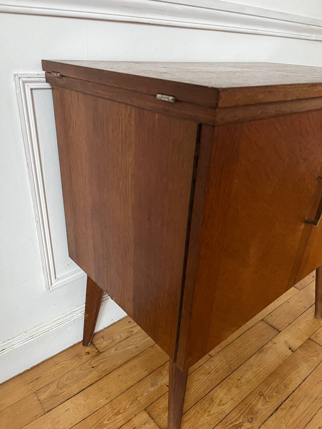 Meuble d’appoint vintage pieds compas