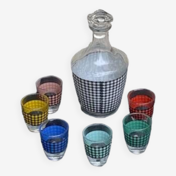 Liquor service consisting of a carafe and 6 small shot glasses, houndstooth pattern
