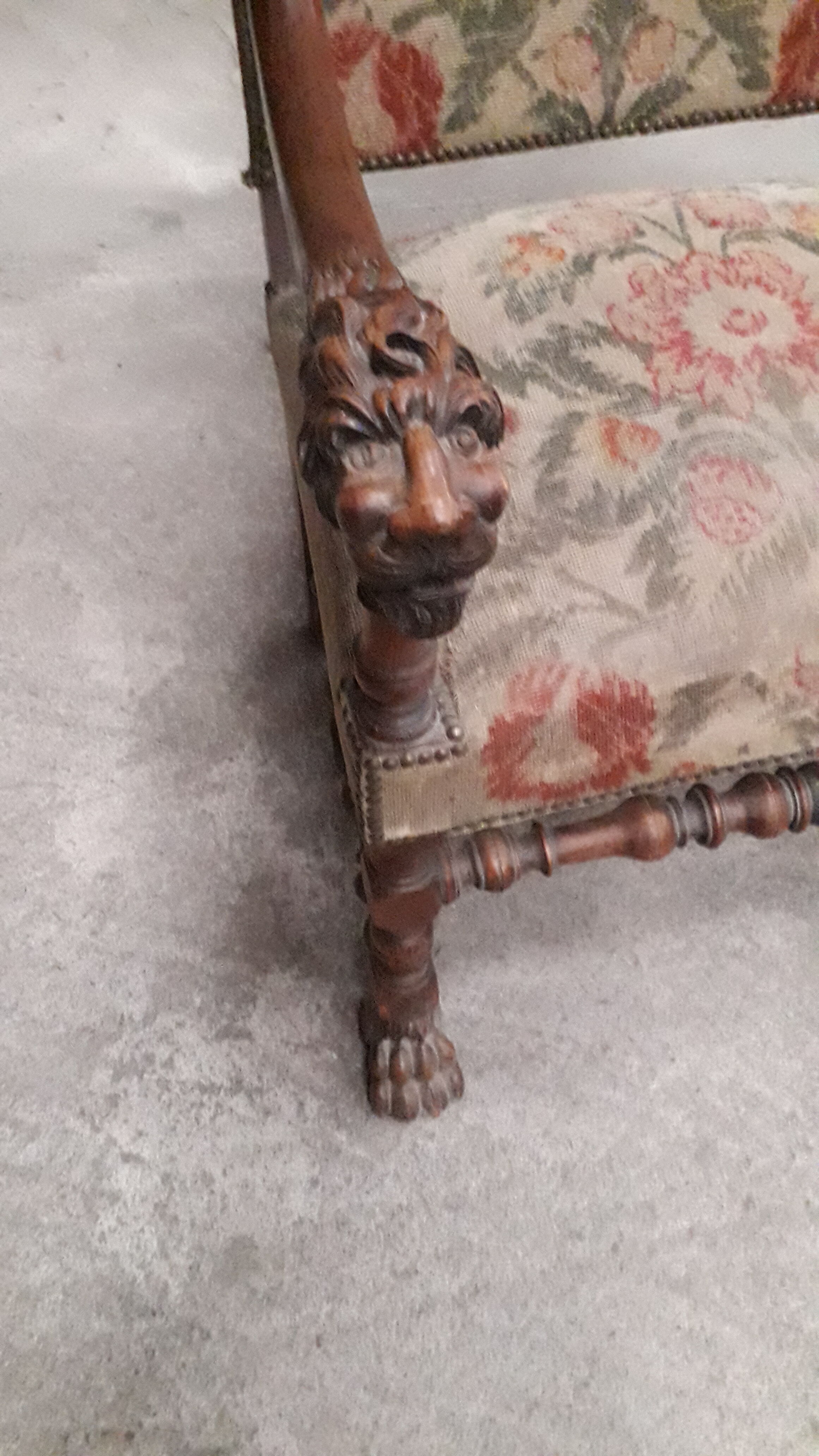 Fauteuil sculpté