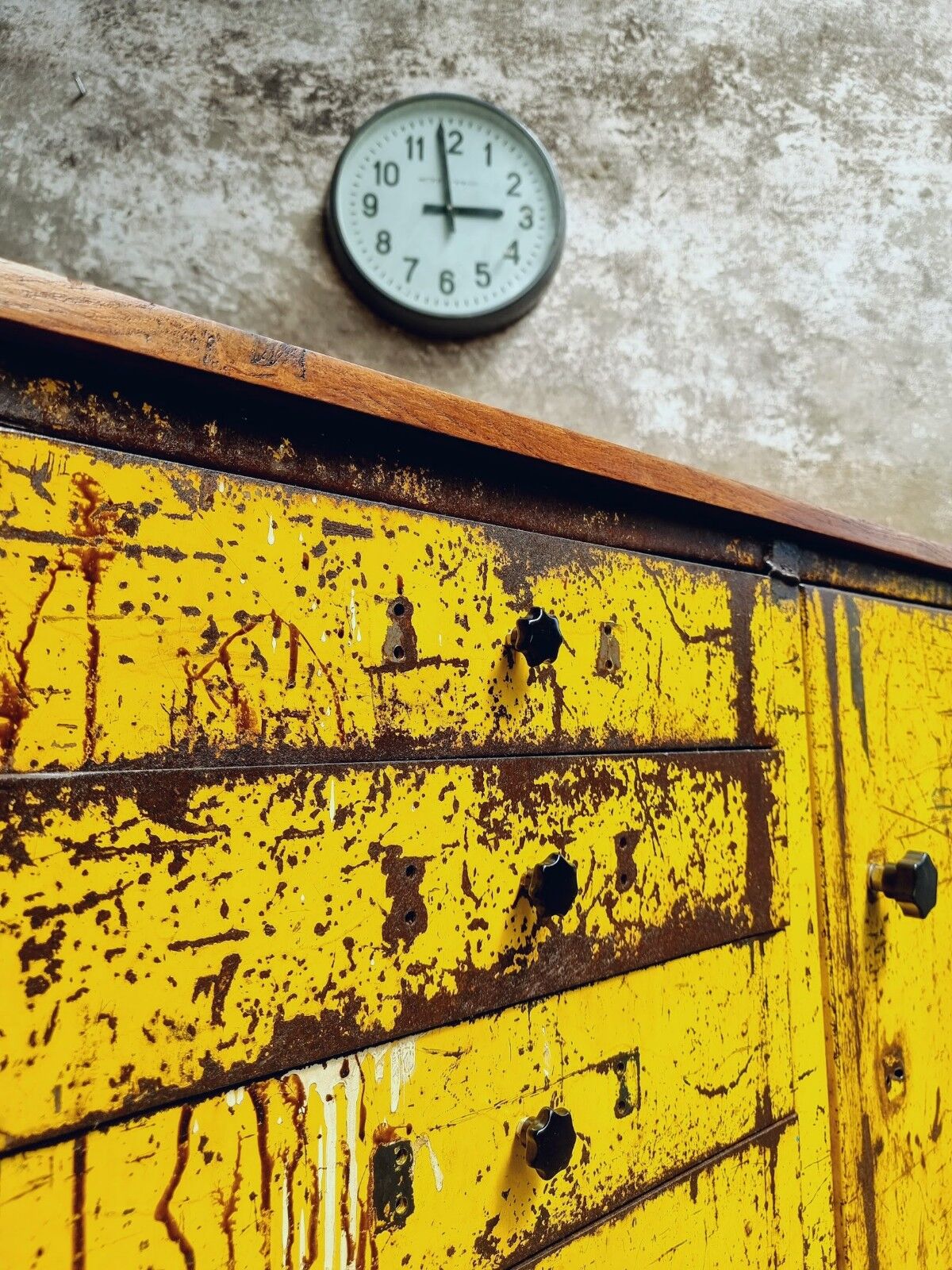 Industrial workbench trolley yellow chest of drawers