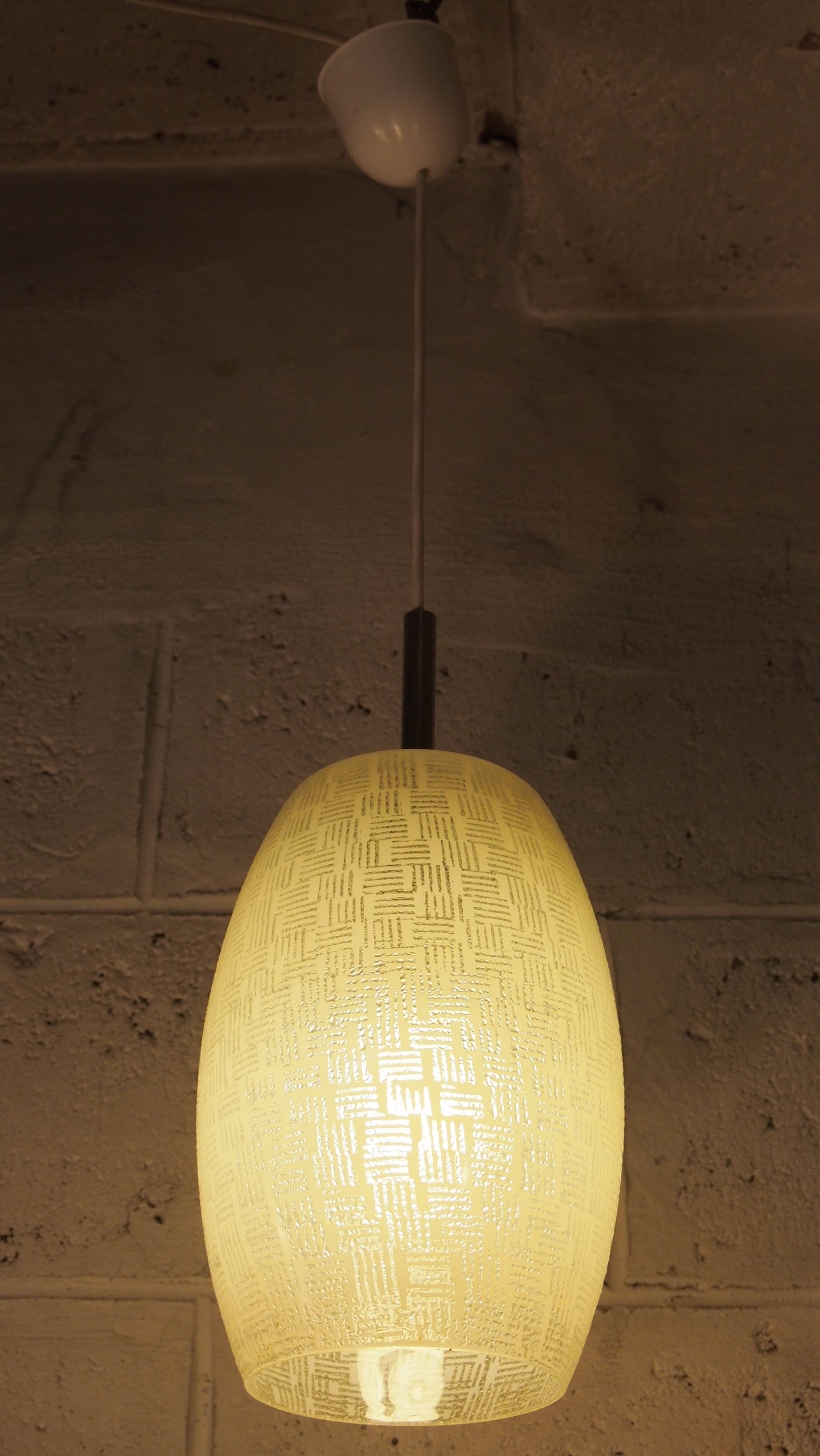 Suspension vintage française en Verre des années 1960 attribuée à Lunel