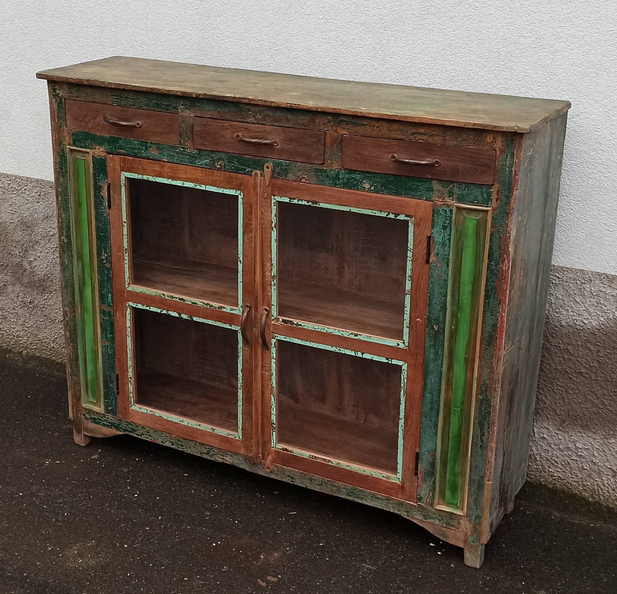 Glazed wooden sideboard with 2 doors