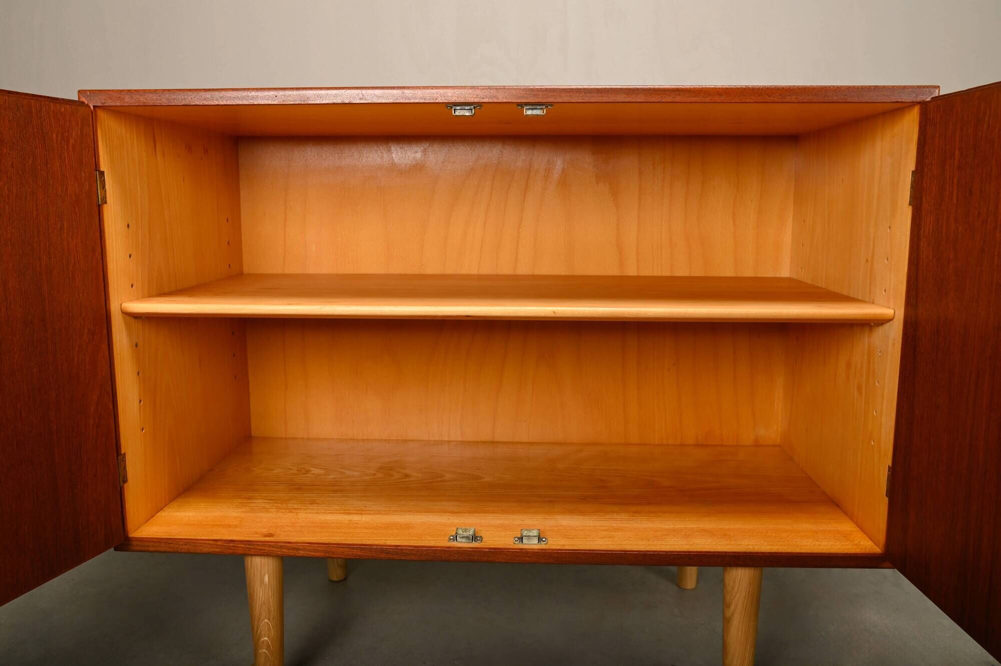 Børge Mogensen Cabinet or small Sideboard in teak and oak, Søborg Møbler