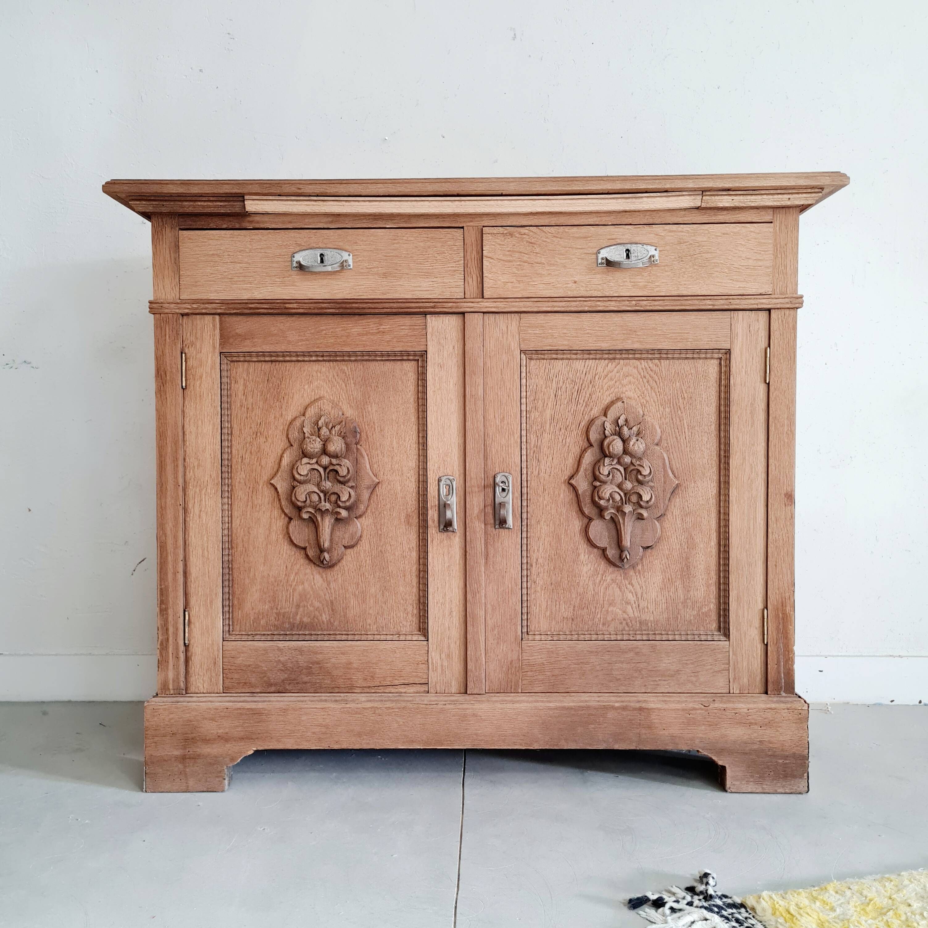 Antique sideboard in raw wood and 2 carved medallion doors