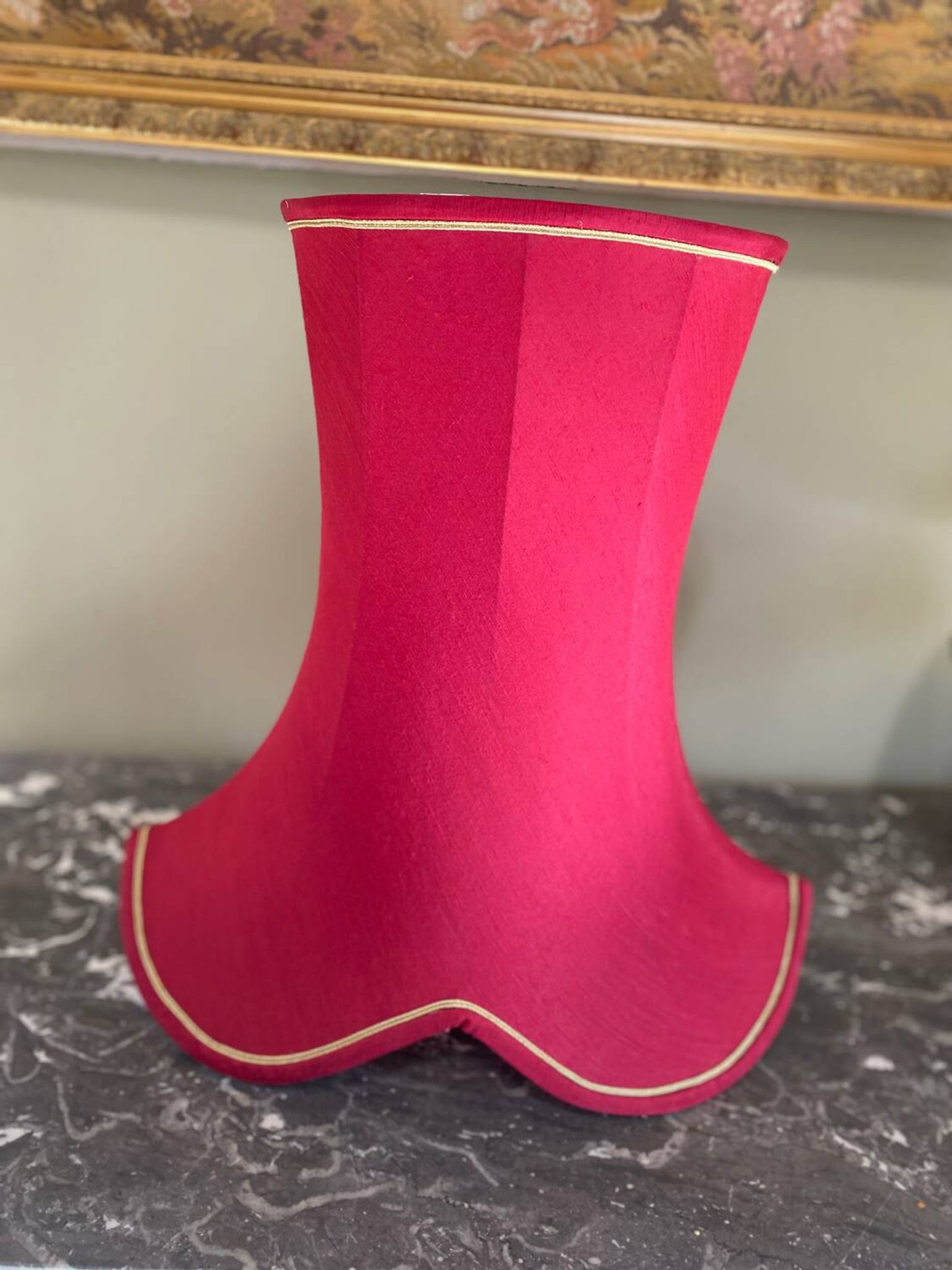 Lampshade in pinkish-burgundy fabric