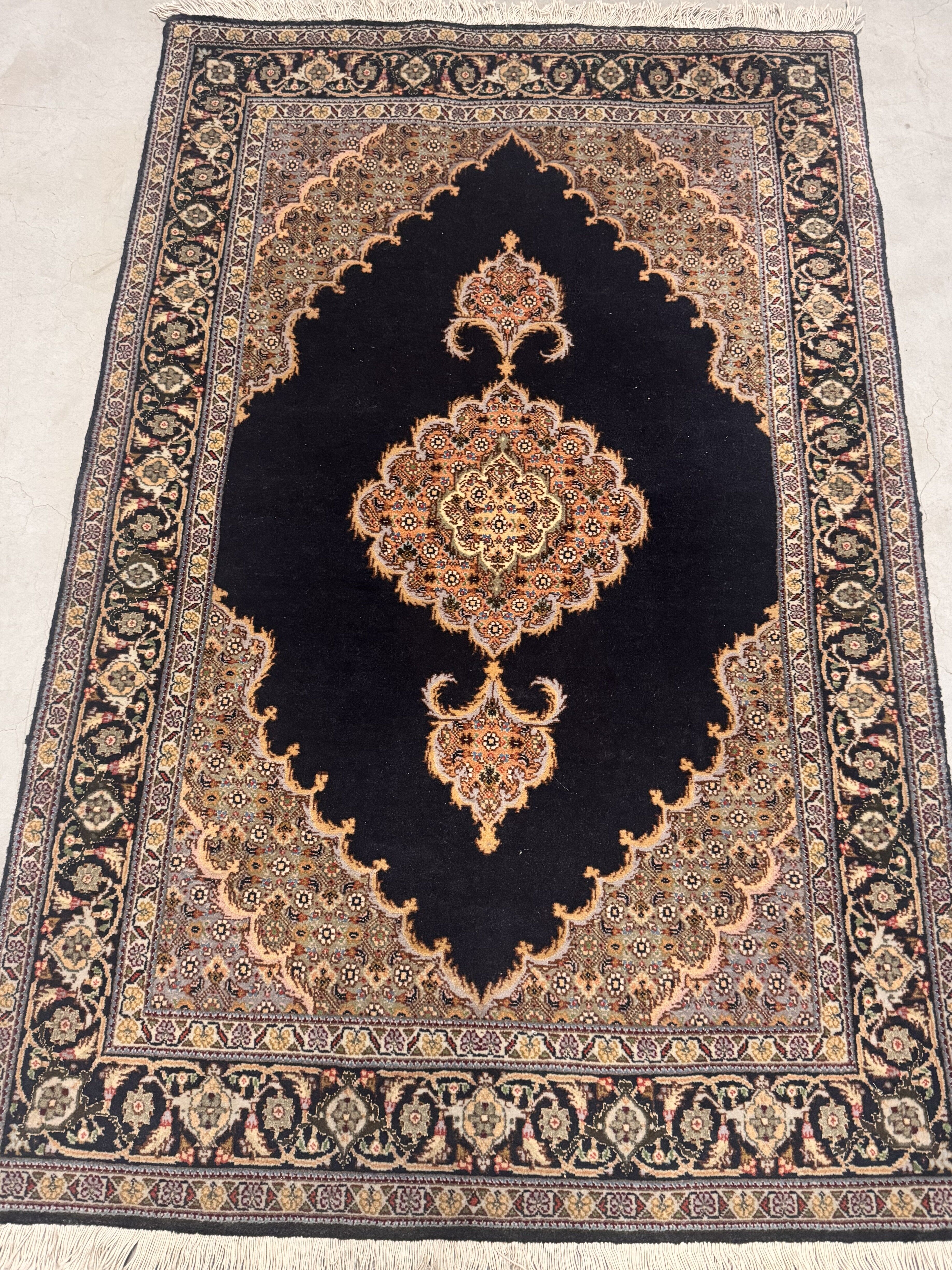 Tapis persan fait main Tabriz