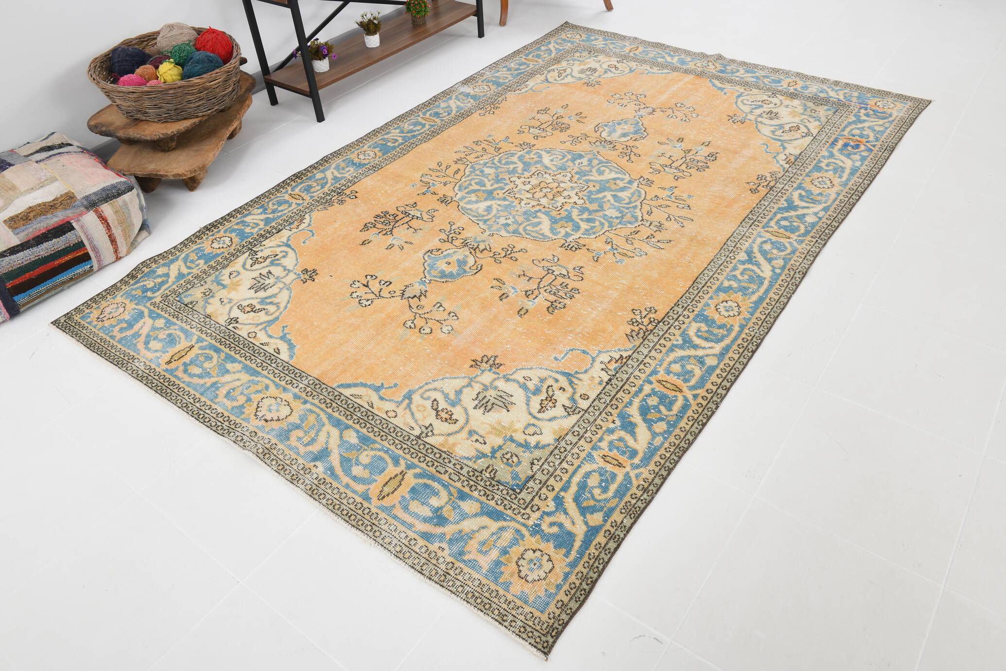 6x9 Shades Of Orange & Blue Vintage Rug, 186x289Cm