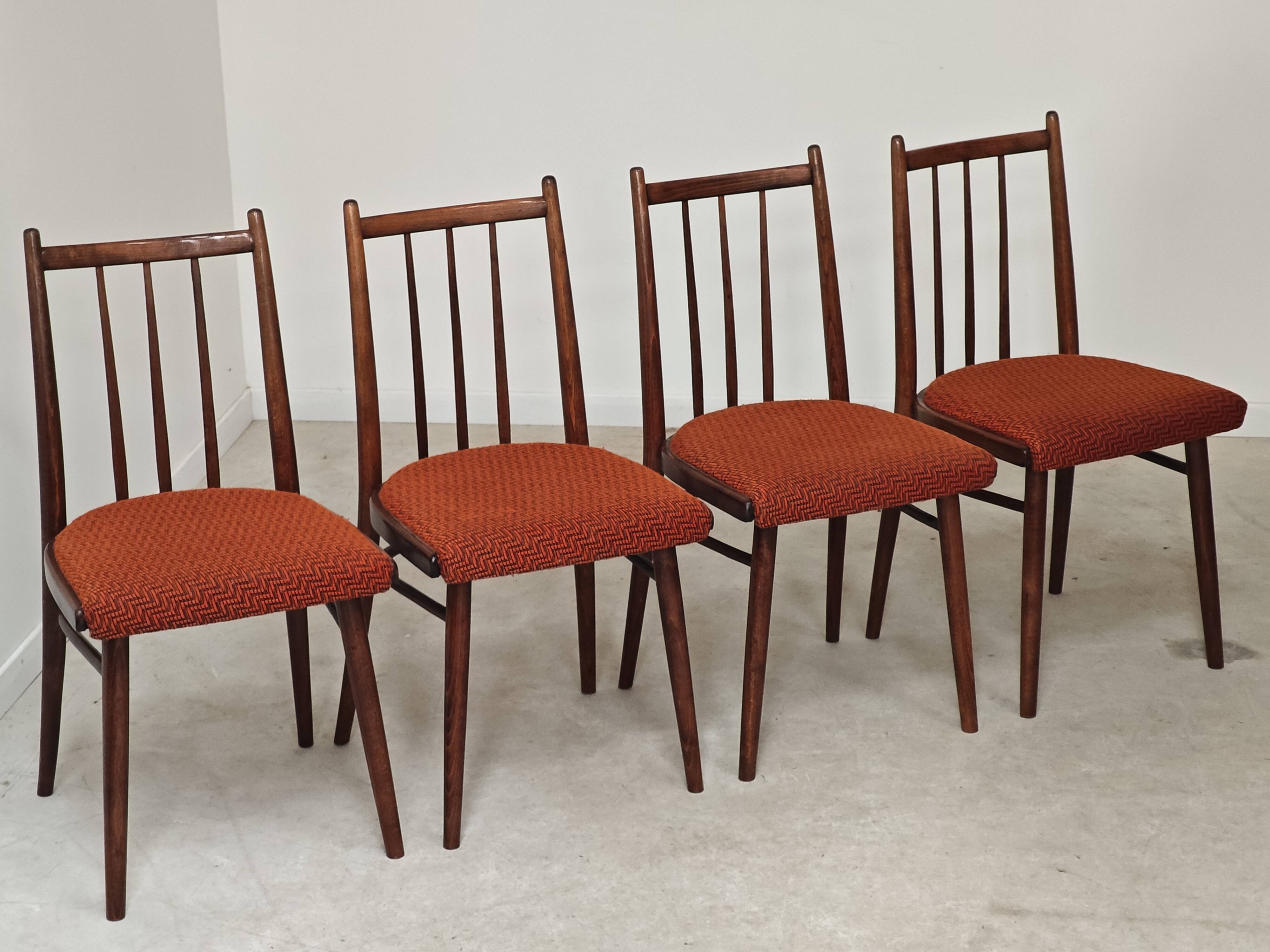 Set of 4 dining chairs TON Bystrice Antonin Suman orange fabric