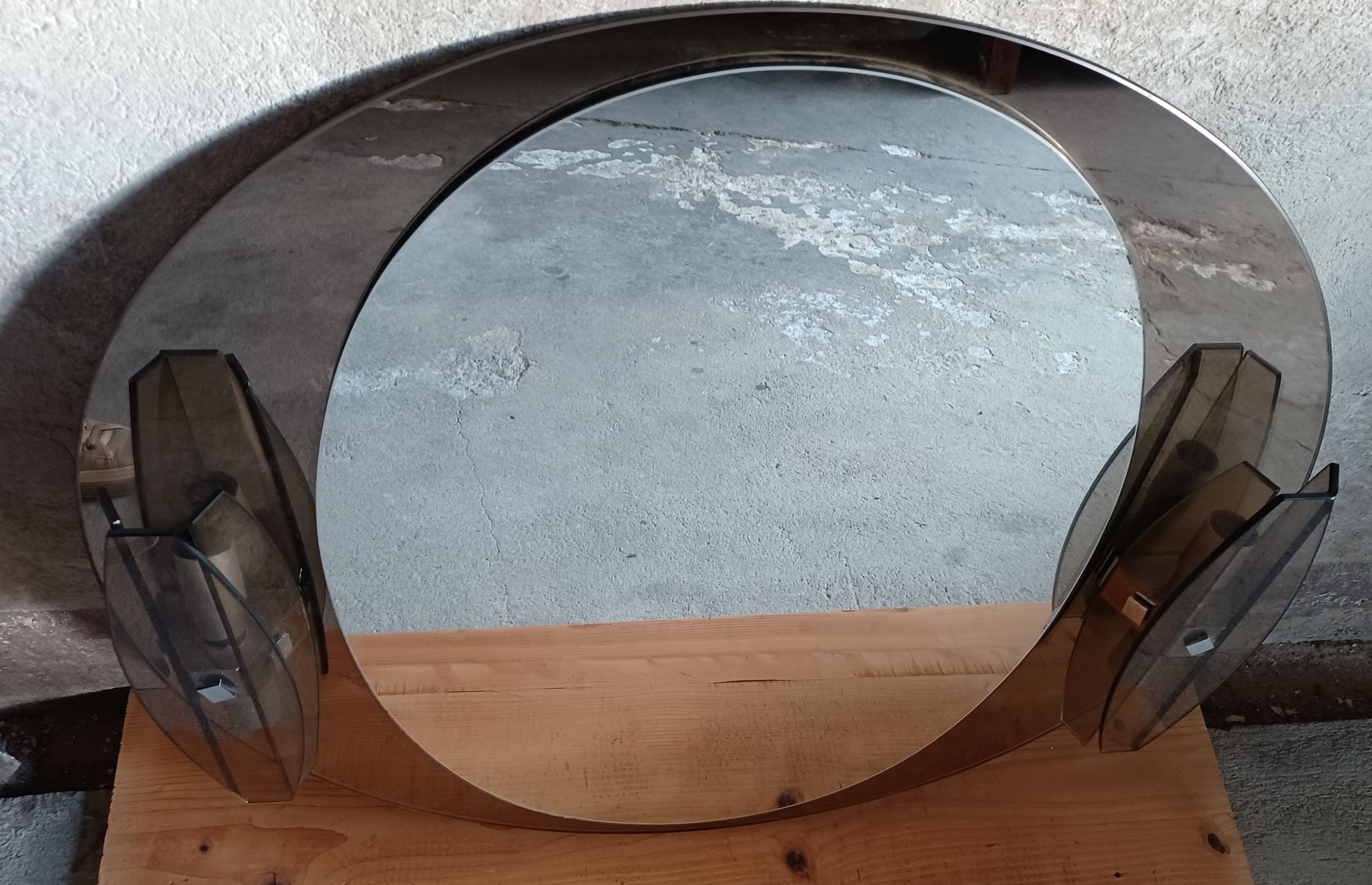 Round mirror 70s smoked glass, 2 appliques