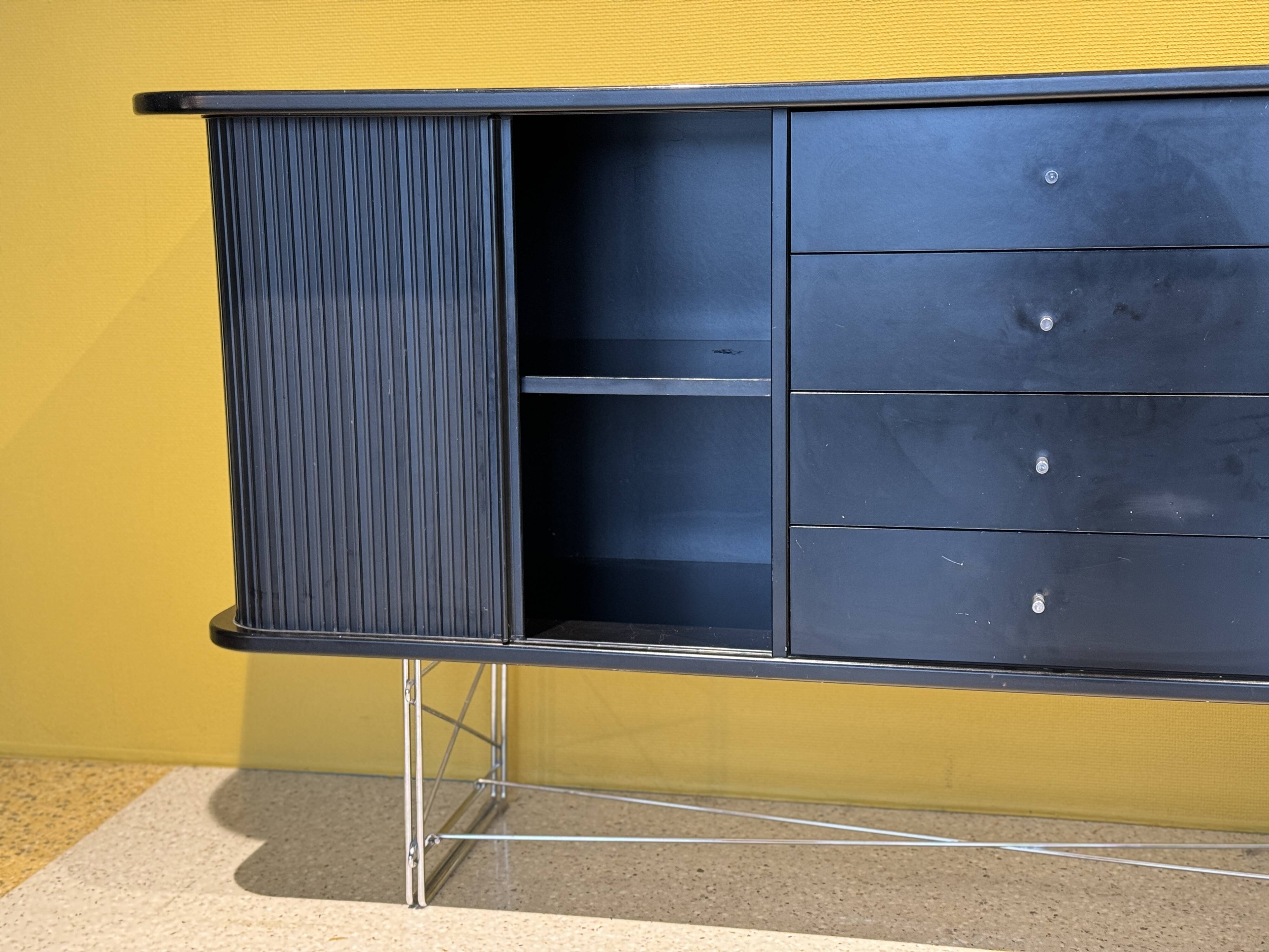 Buffet danois noir Denka, Danemark, années 1990
