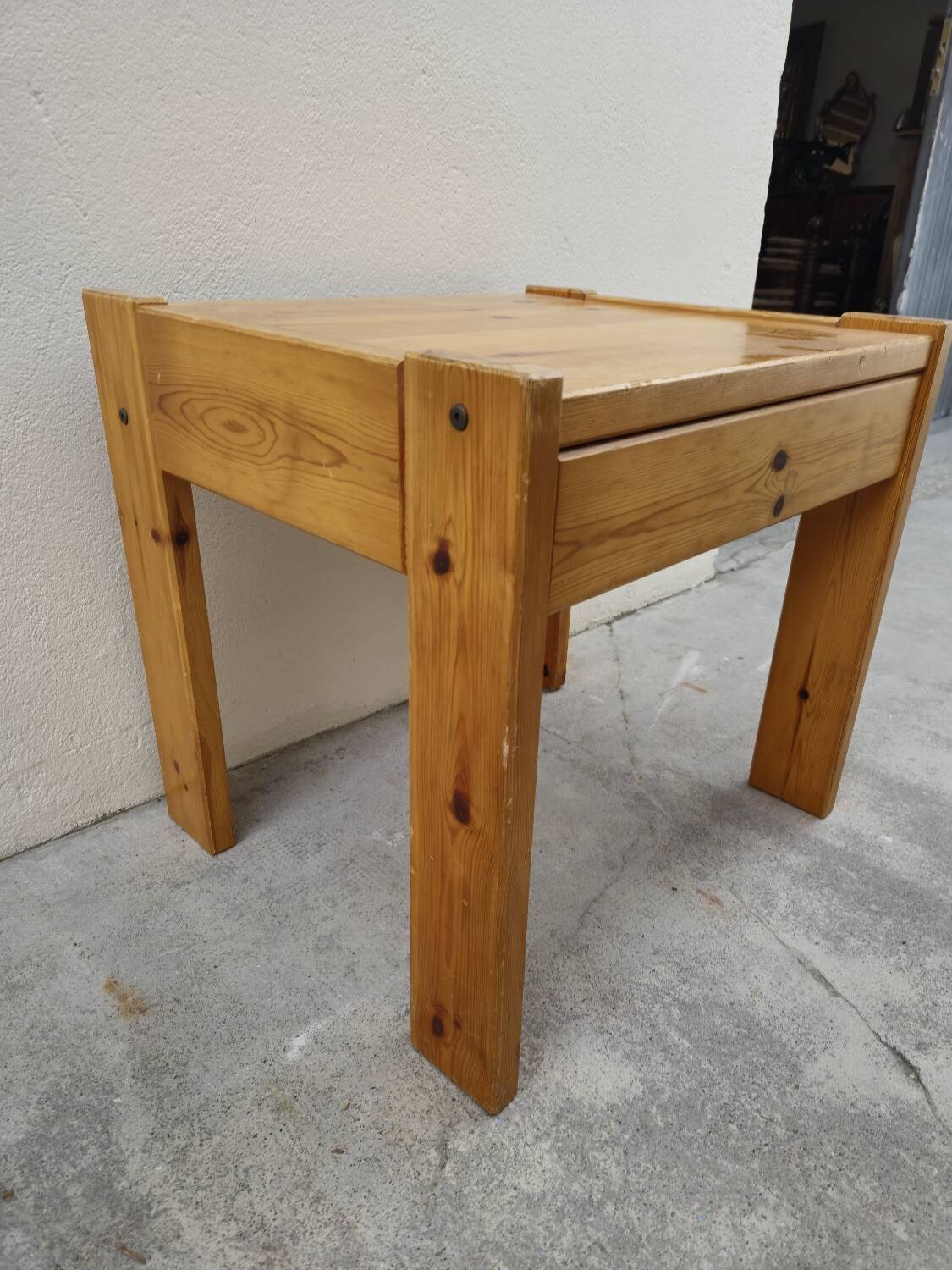 Regain bedside table in vintage pine
