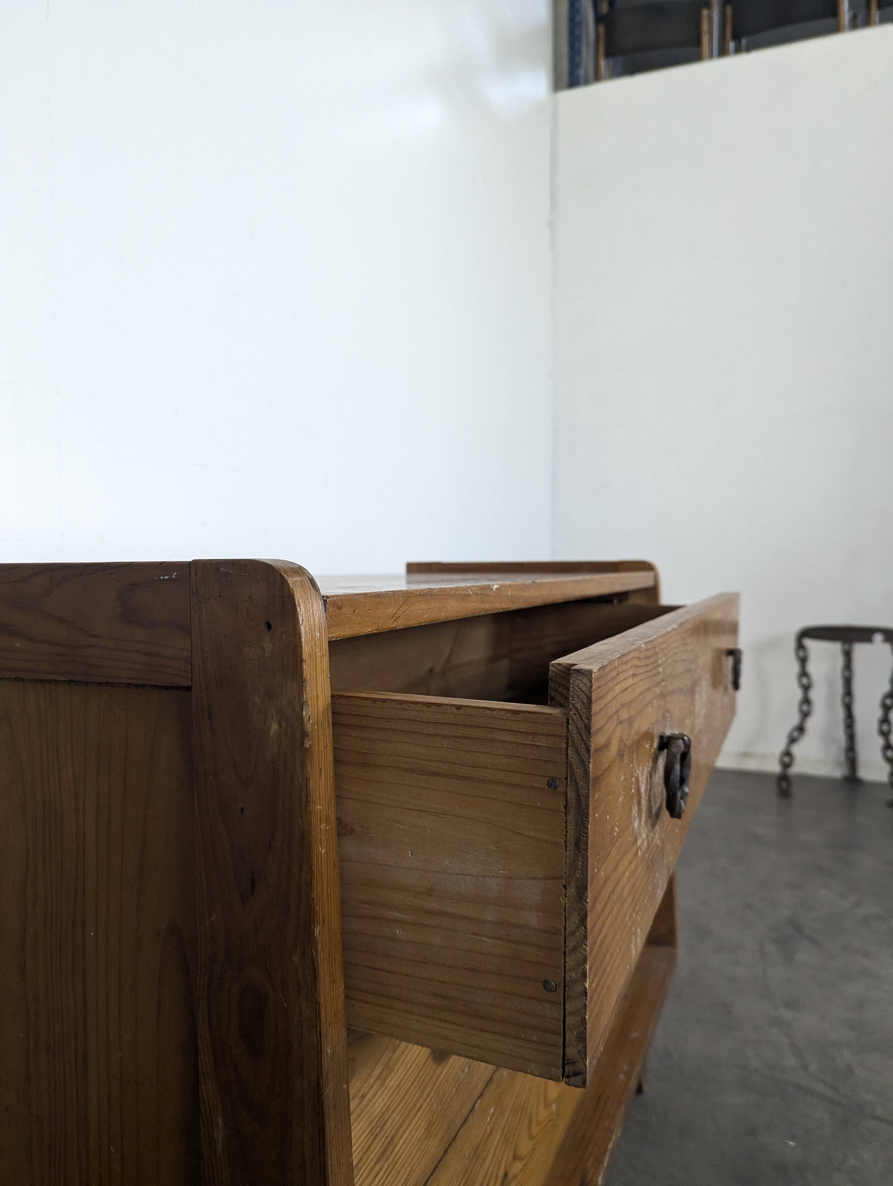 1950s pine chest of drawers with tapered legs.