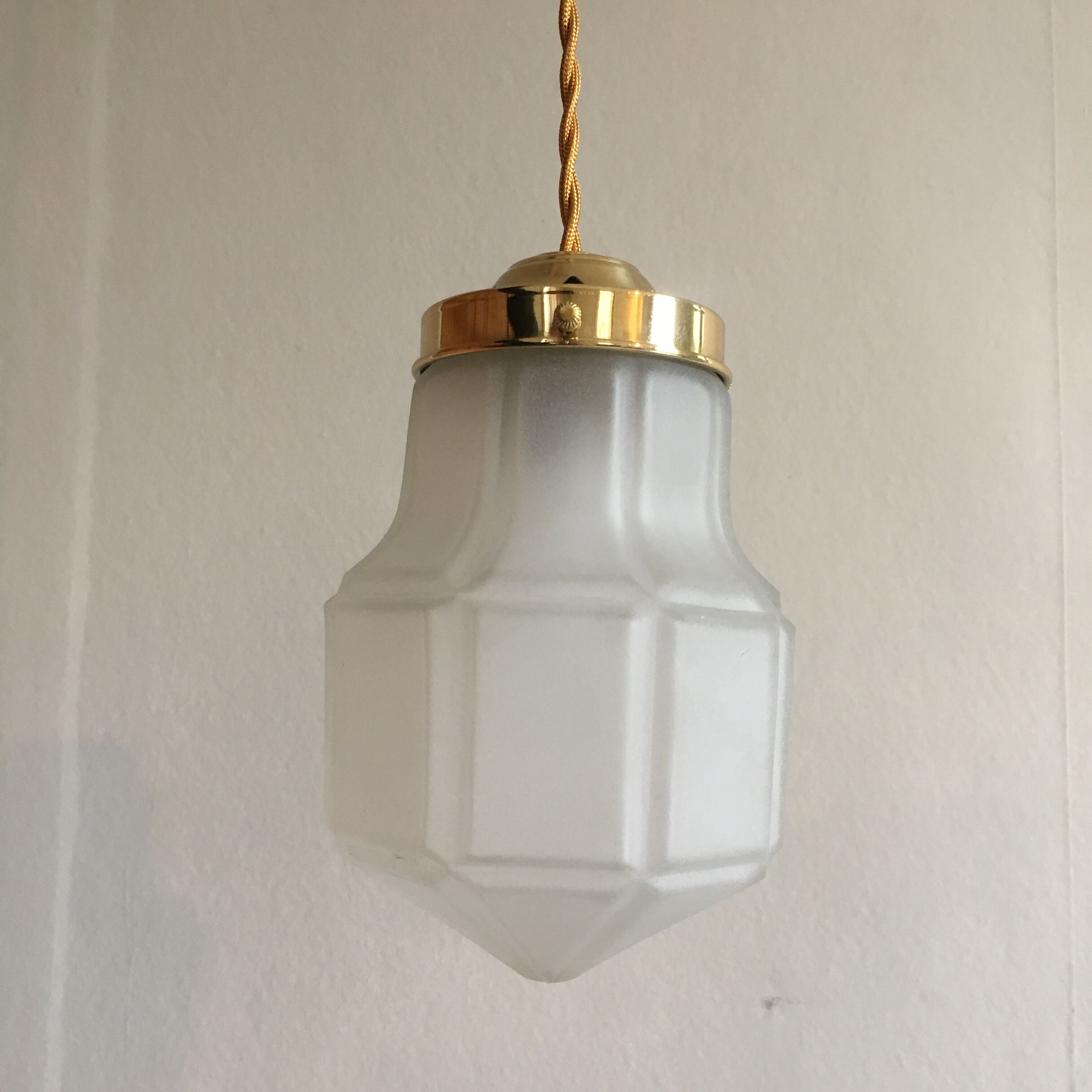 Pendant light globe art deco in frosted glass