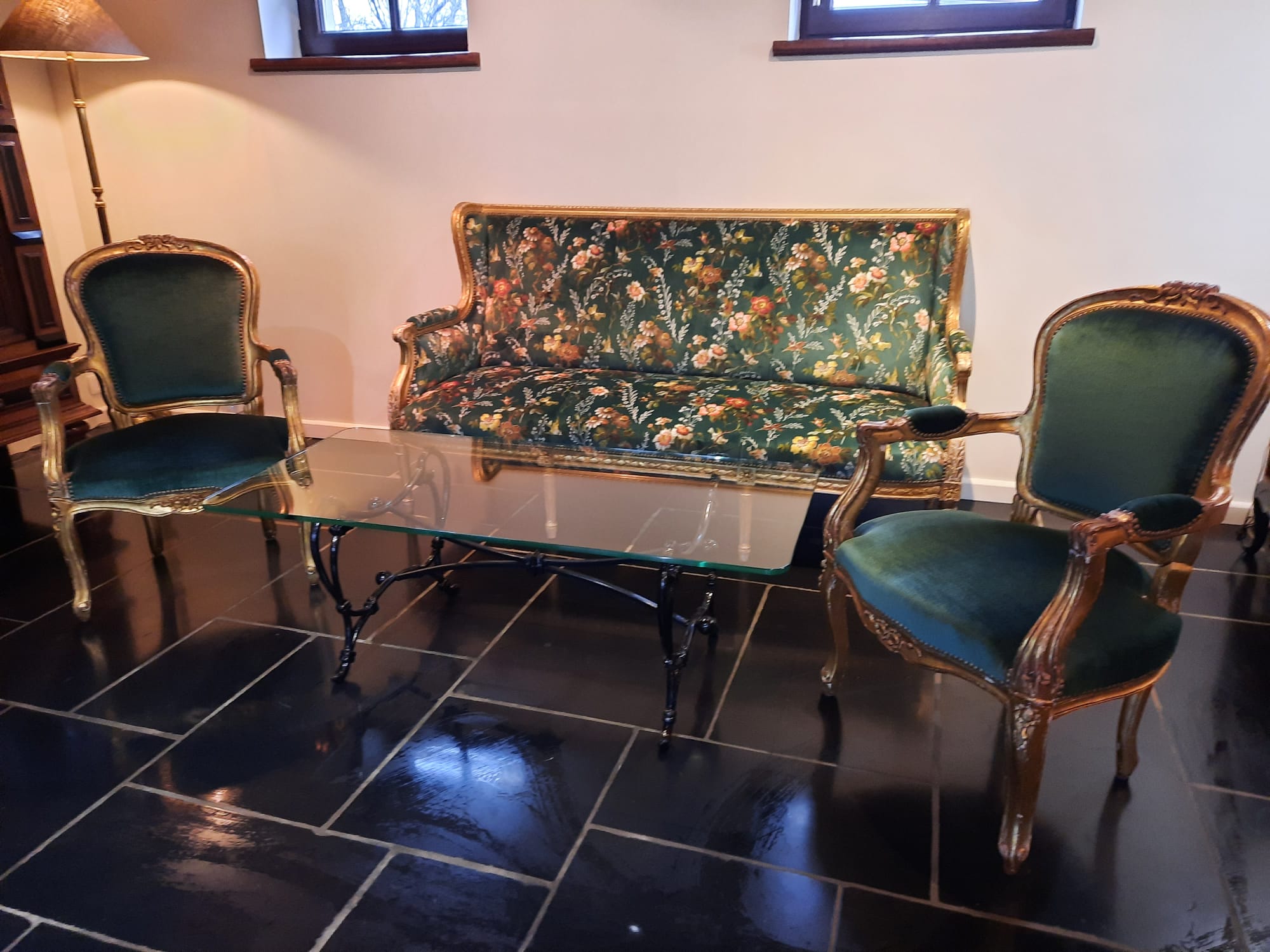 Green floral canapé