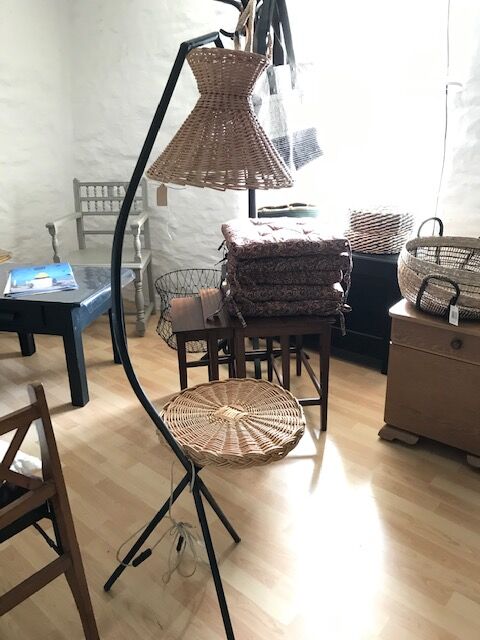 Rattan lamppost