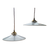 Duo of suspensions in white opaline