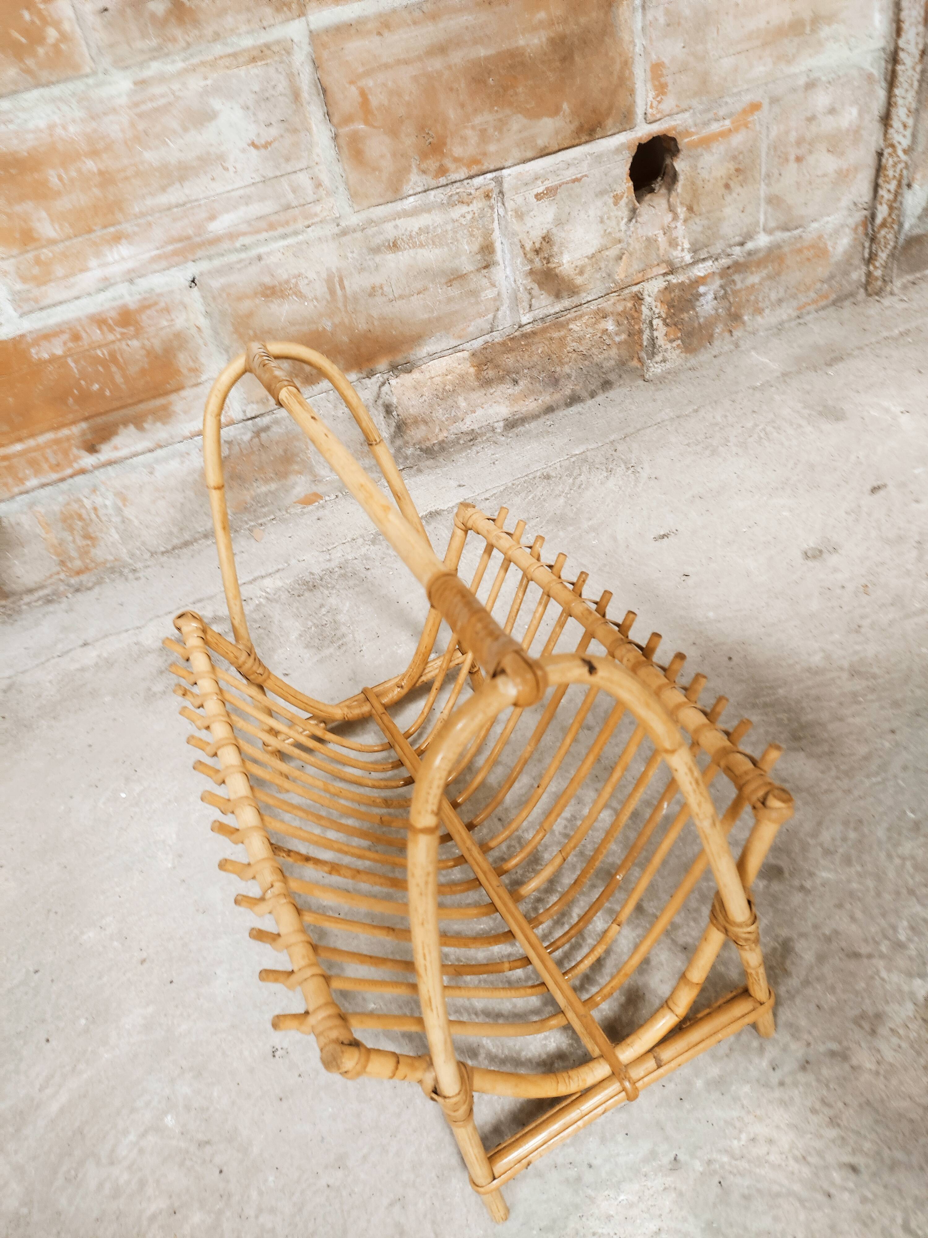 Porte revue années 60 en rotin