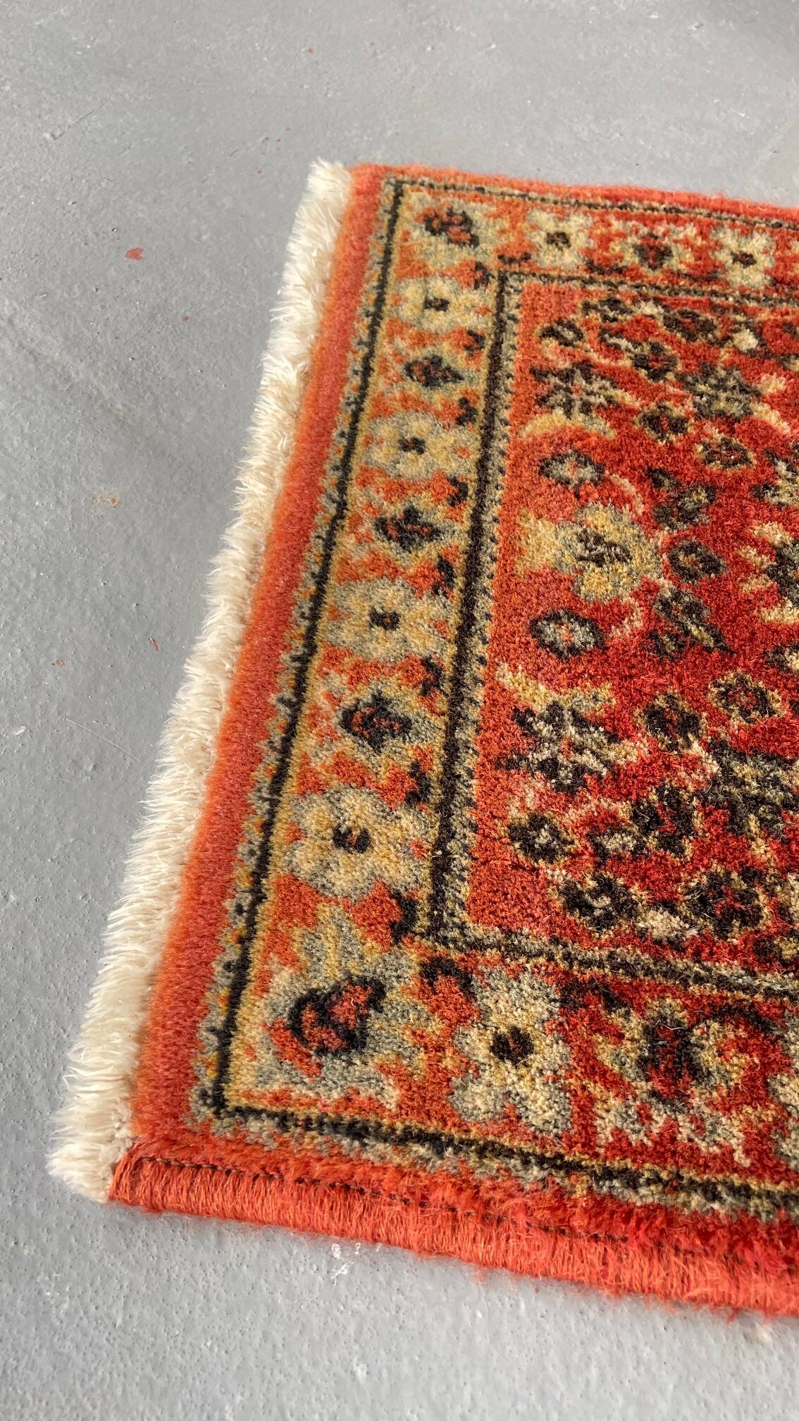 VINTAGE RUG Made in Belgium