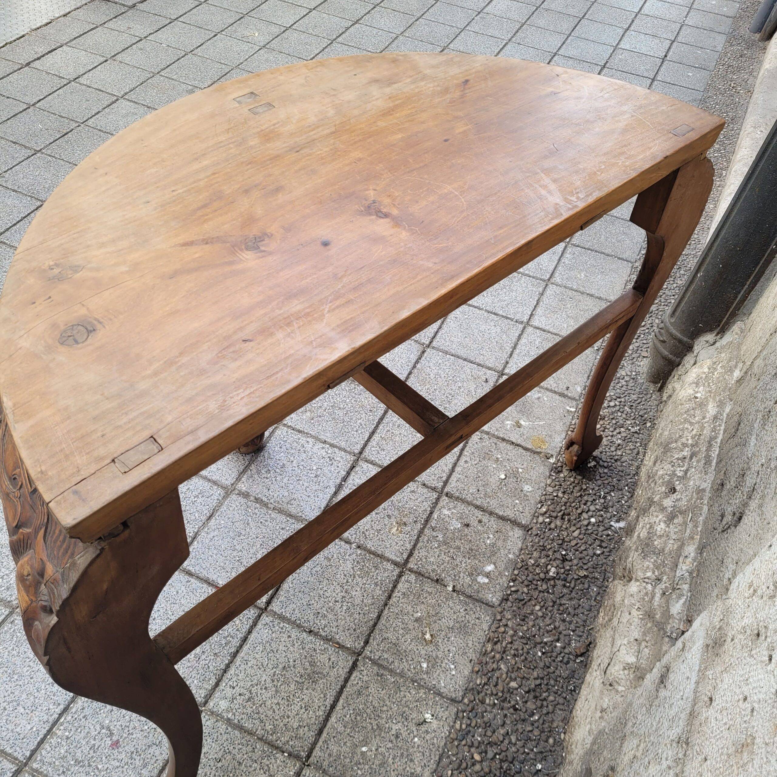 Half-moon console "Yueyazhuo", Huanghuali wood, Qing dynasty, circa 1790 – China