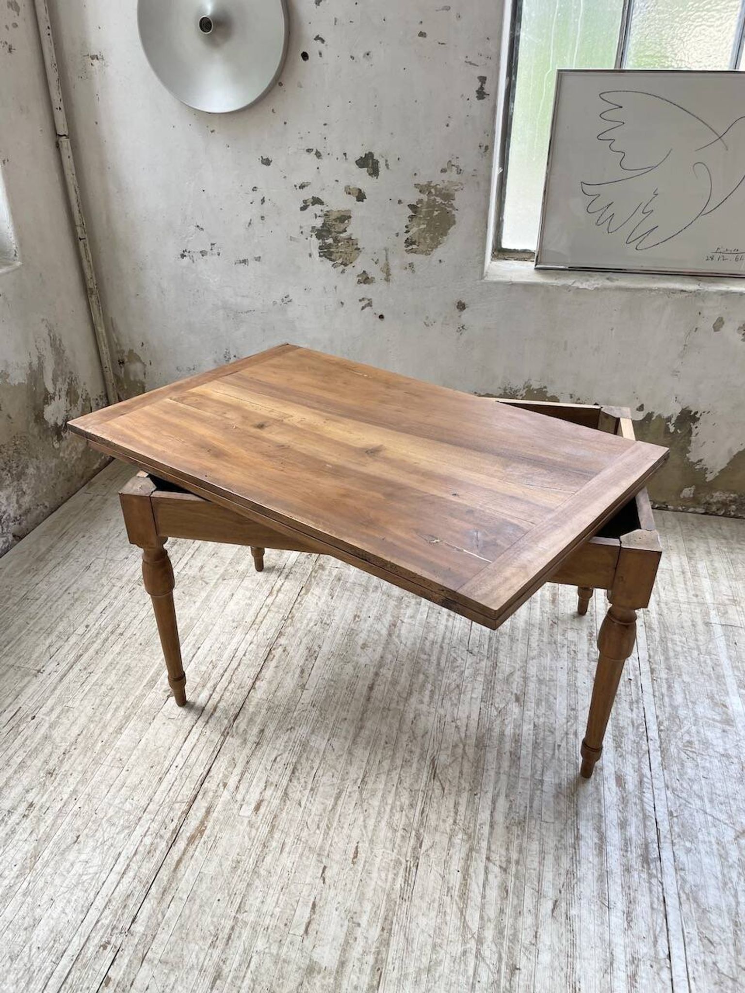 Table de ferme noyer plateau pivotable à allonges